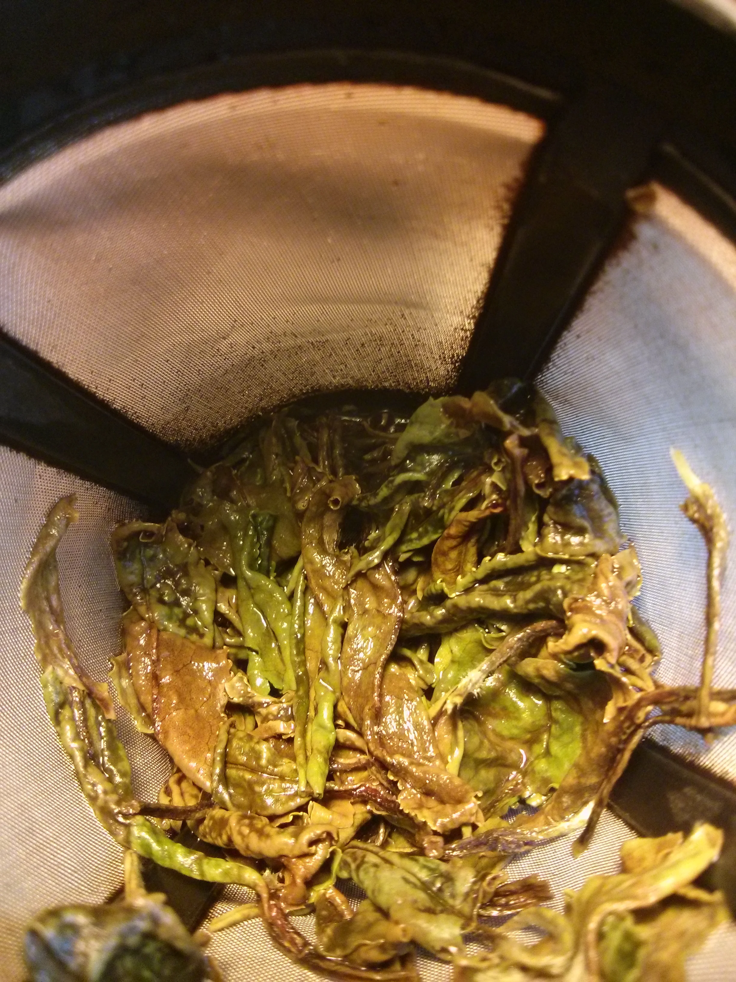 The large leaves shrunk down and produces a brilliant green color after steeping. They held up for about three infusions.