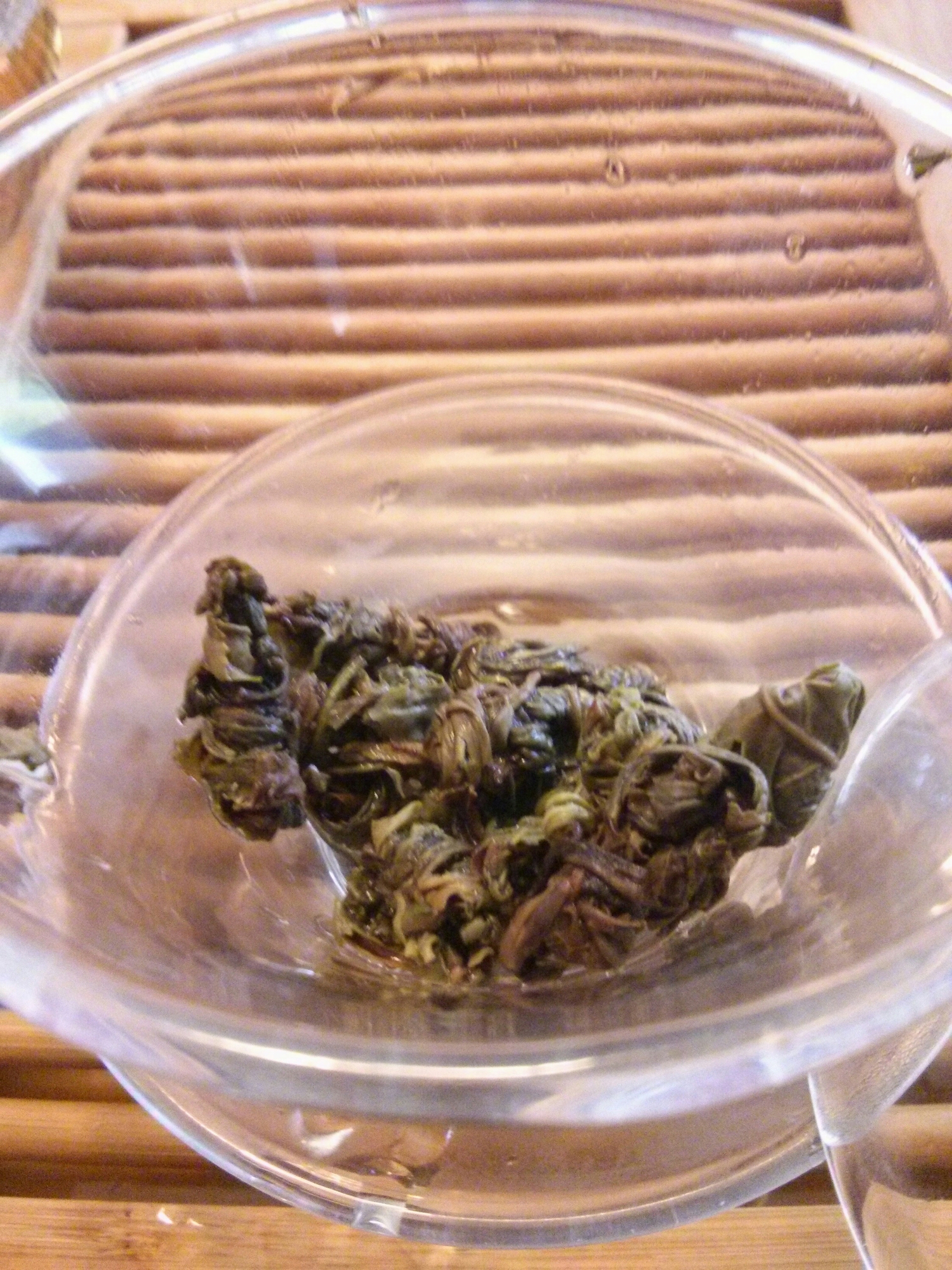 After rinse before first infusion. Scroll down for the final image of opened leaves. Again, I should have used fewer pearls.