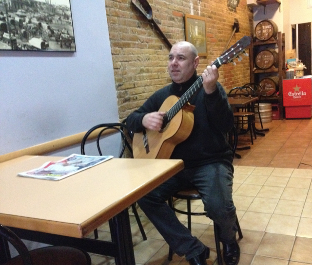 Great bar but a bit quiet - we said we'll have coffee if he plays for us. And he did happily!