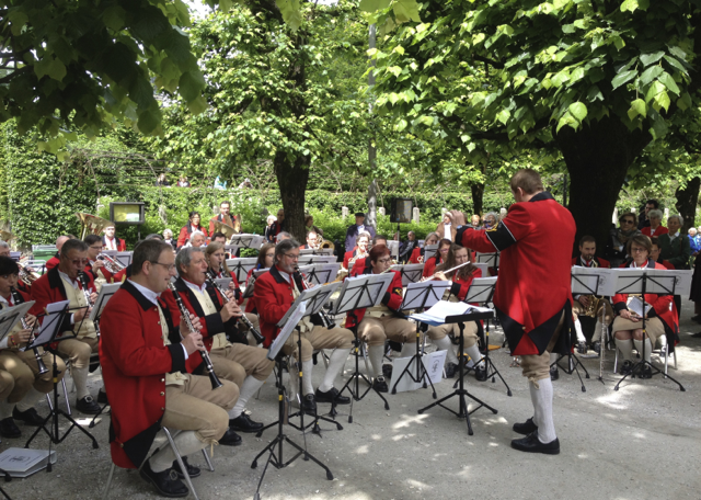  Great entertainment under the trees in the gardens 