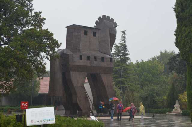 Thanks David, for the evidence that we did make it there but then discovered there's a replica of the huge Trojan horse used in the Brad Pitt movie Troy right here in Canakkale.