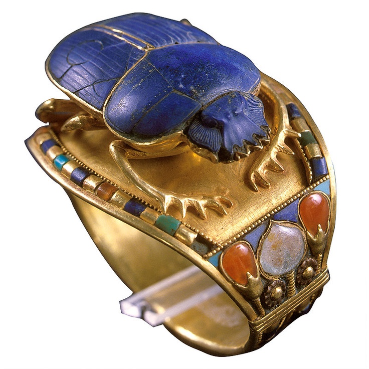 Bracelet of Tutankhamun with Sacarab, Gold, Lapiz, Carnelian, Turquoise, and Quartzite. Photo credit: Pinterest