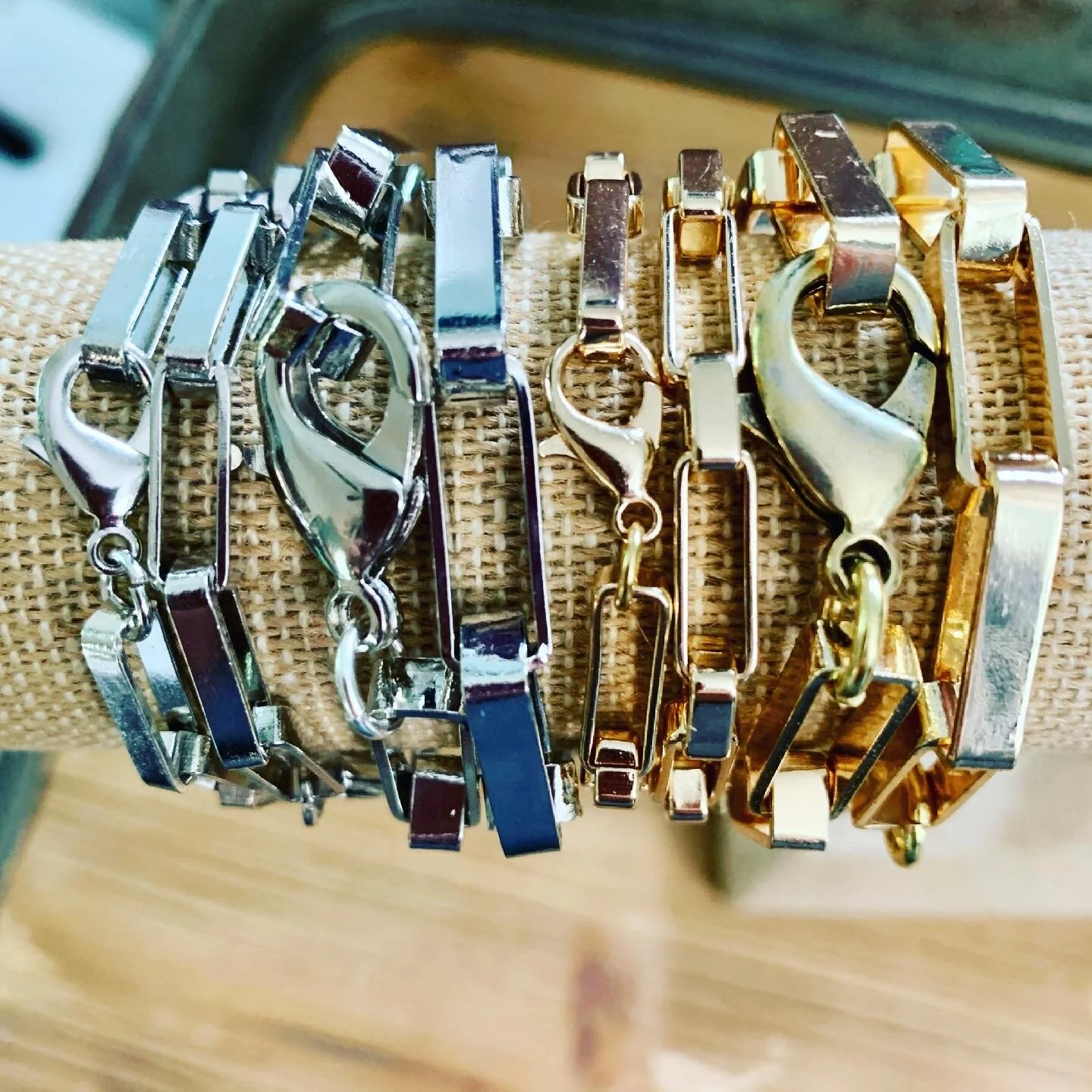 C0FE1203-0A9B-4CCC-B1E1-D5FB02DEF7AE