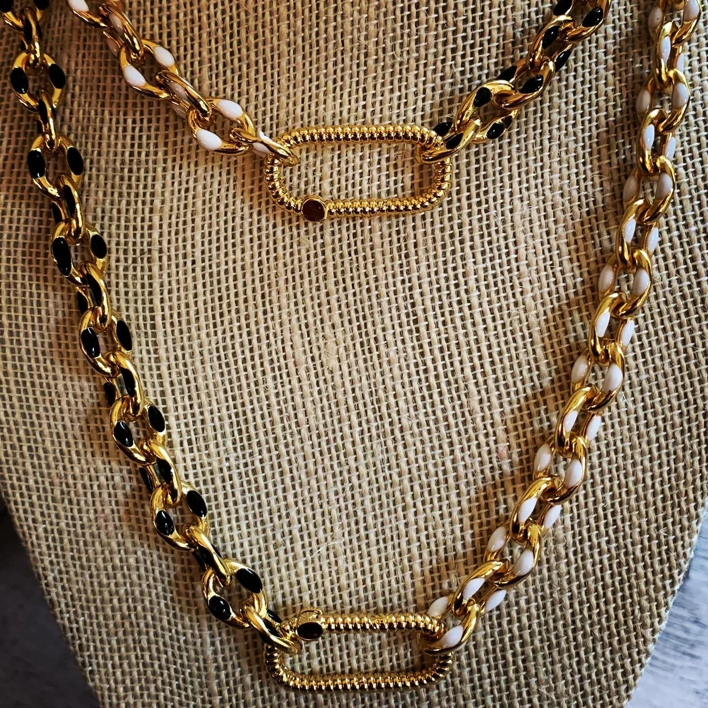 FEFC9E82-DBE5-4A4D-B568-066A68FF0E6D