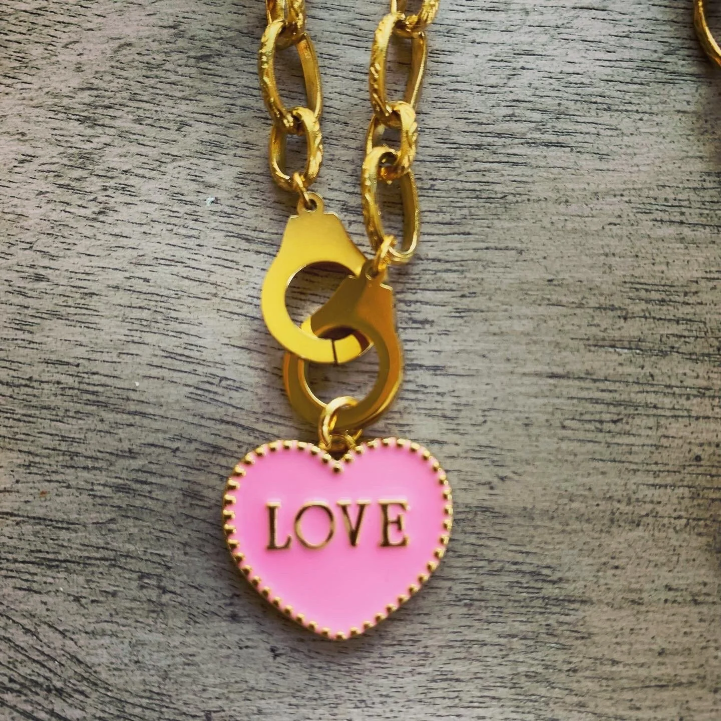 B434FDF5-4A51-4013-8321-E5AFA8099DC0