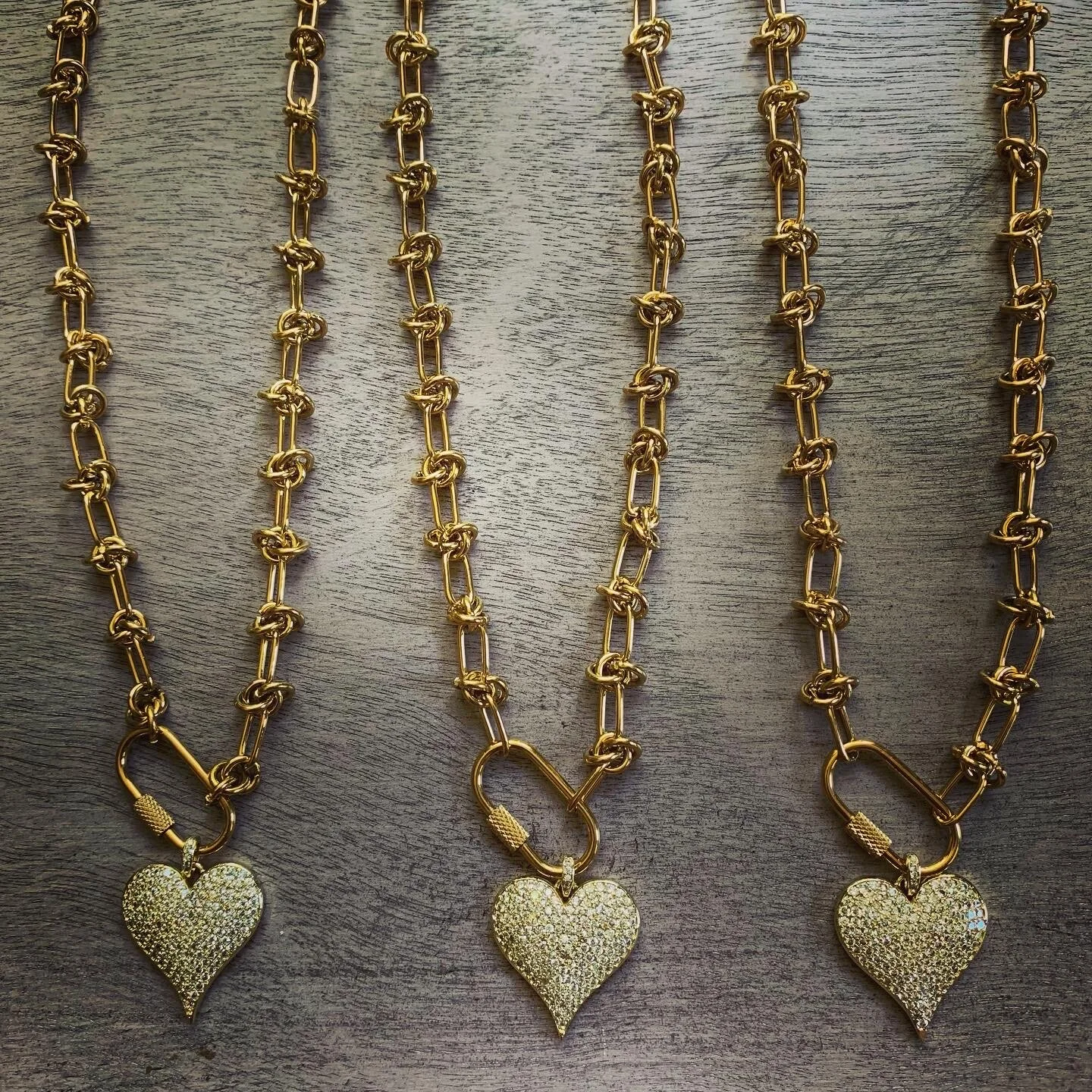 3729D390-3E2A-4EDD-AF85-53D1D7EE3E23