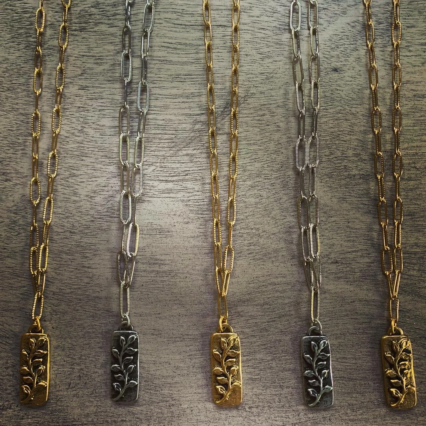 4EA32E41-BC12-433C-8A76-C4283C0D7175