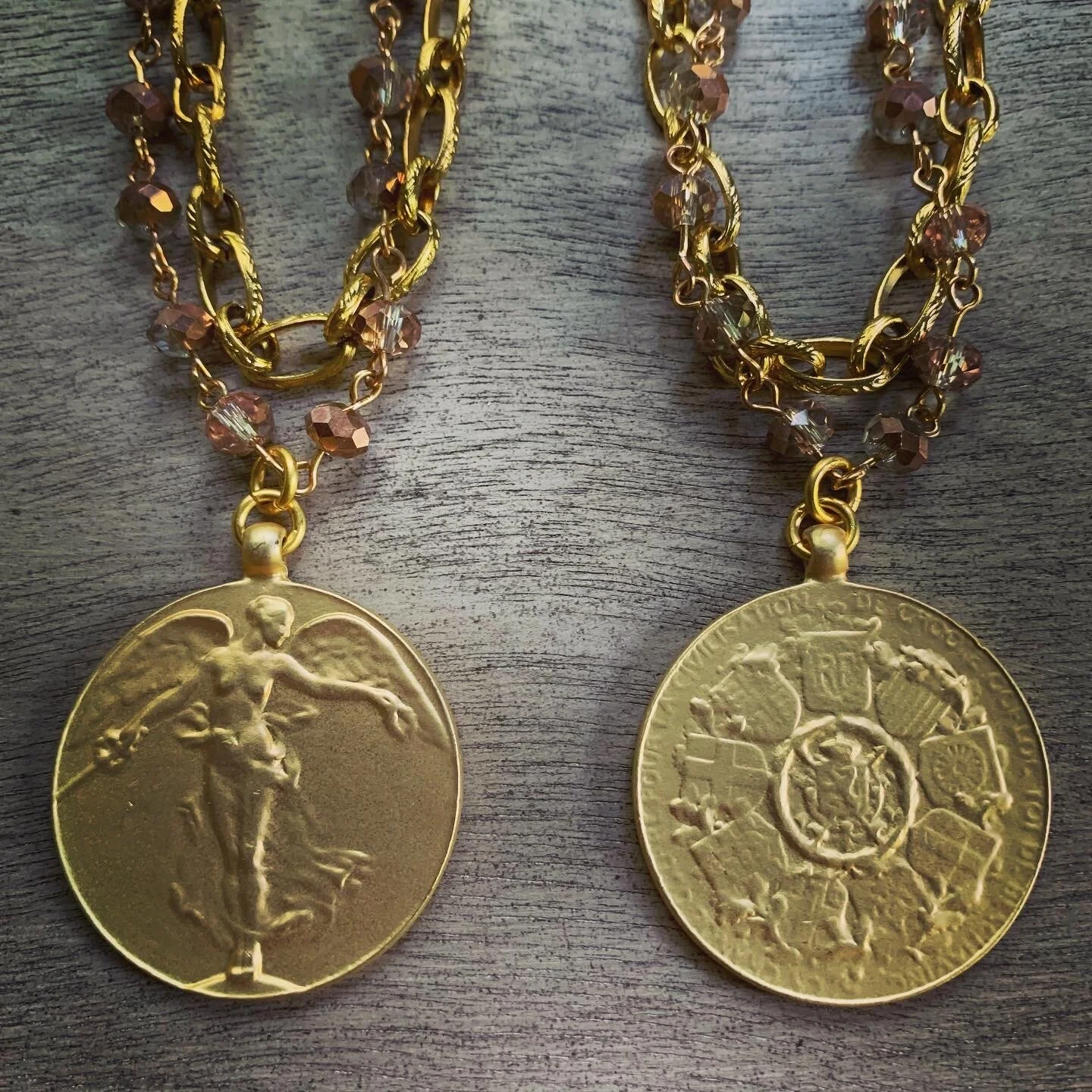 09E89AB4-3892-4E00-8D39-AEFA7A401E27