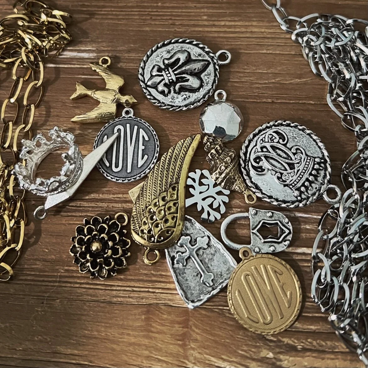 8BE3B819-6CEE-4E16-8CEF-53D2B8068AC2