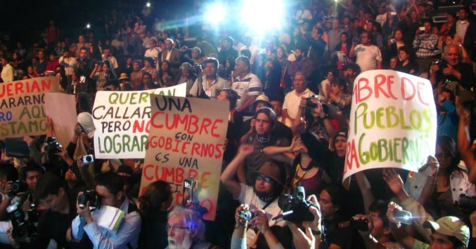 OPENING NIGHT OF PEOPLE´S SUMMIT ON CLIMATE CHANGE AT THE EXPOSITION PARK OF LIMA. (PHOTO: CUMBRE DE LOS PUEBLOS FRENTE AL CAMBIO CLIMÁTICO)