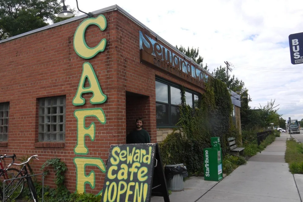 EWARD COMMUNITY CAFE IN MINNEAPOLIS IS THE COUNTRY’S OLDEST COOPERATIVELY RUN RESTAURANT. PHOTO CREDIT: SARAH JAFFE