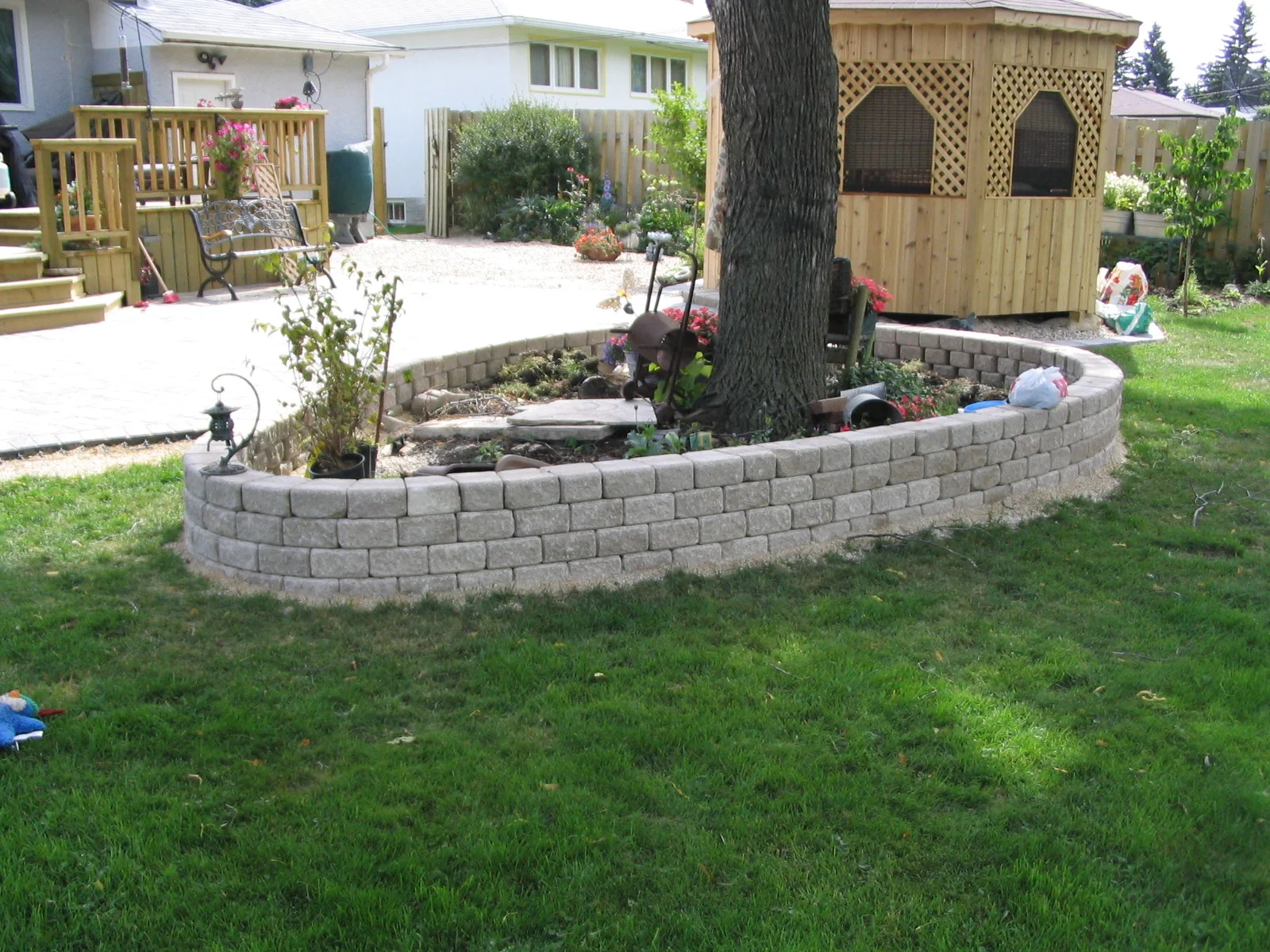 buff roman planter tear drop.JPG