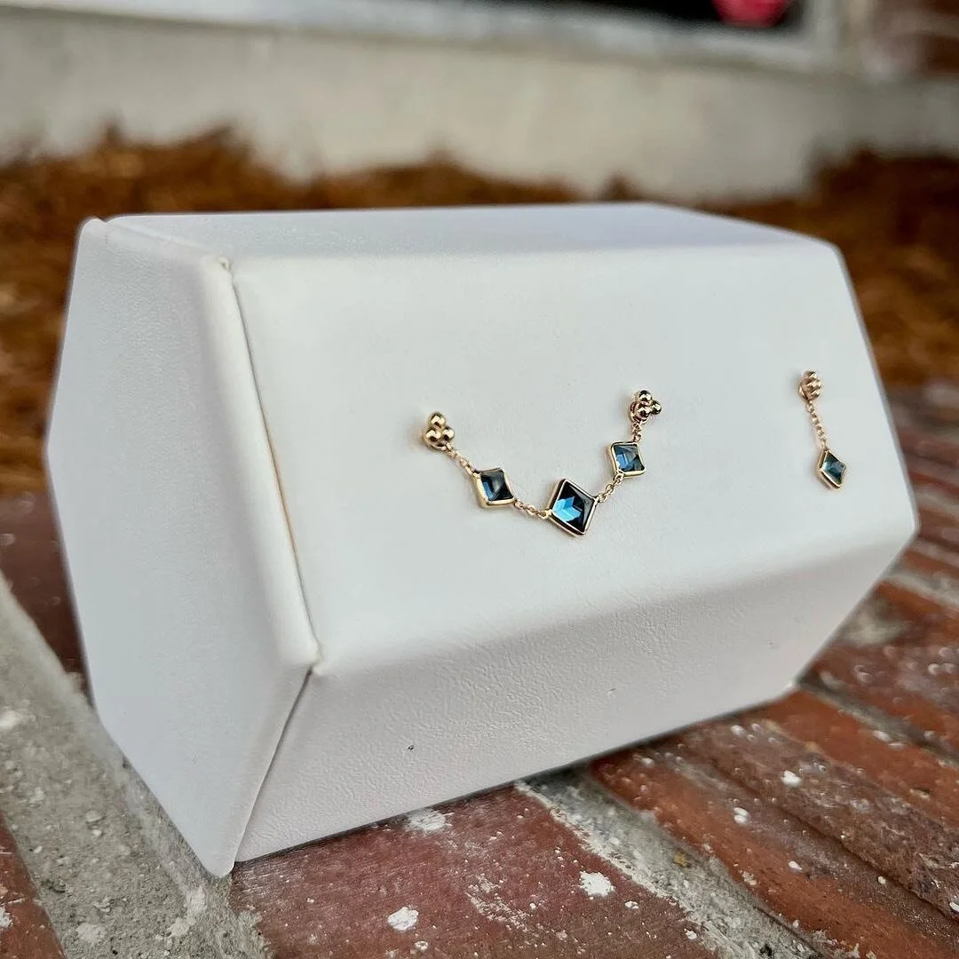 Posted @withregram &bull; @happy_piercings Had a visit from @diabloorganics today and picked up some real fancy things for the case. ✨✨
.
.
.
#happypiercings #tattoocharlies #diabloorganics