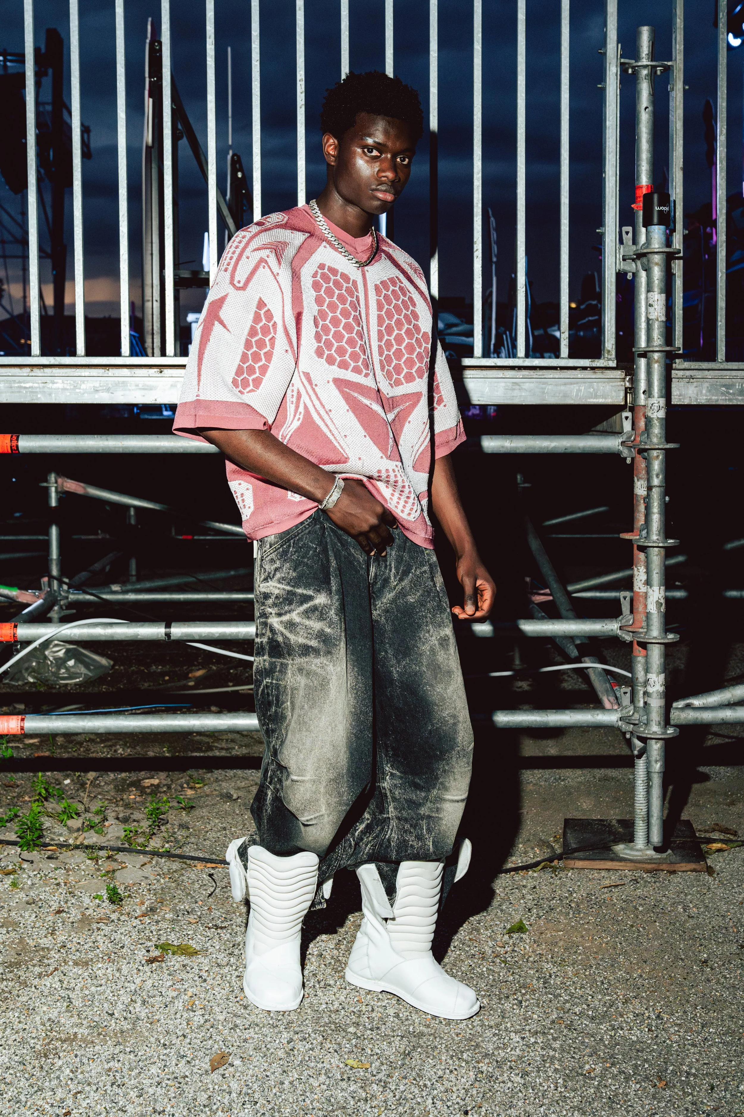 PDF_HOLYMOTOR_SS25_Look 4.jpg