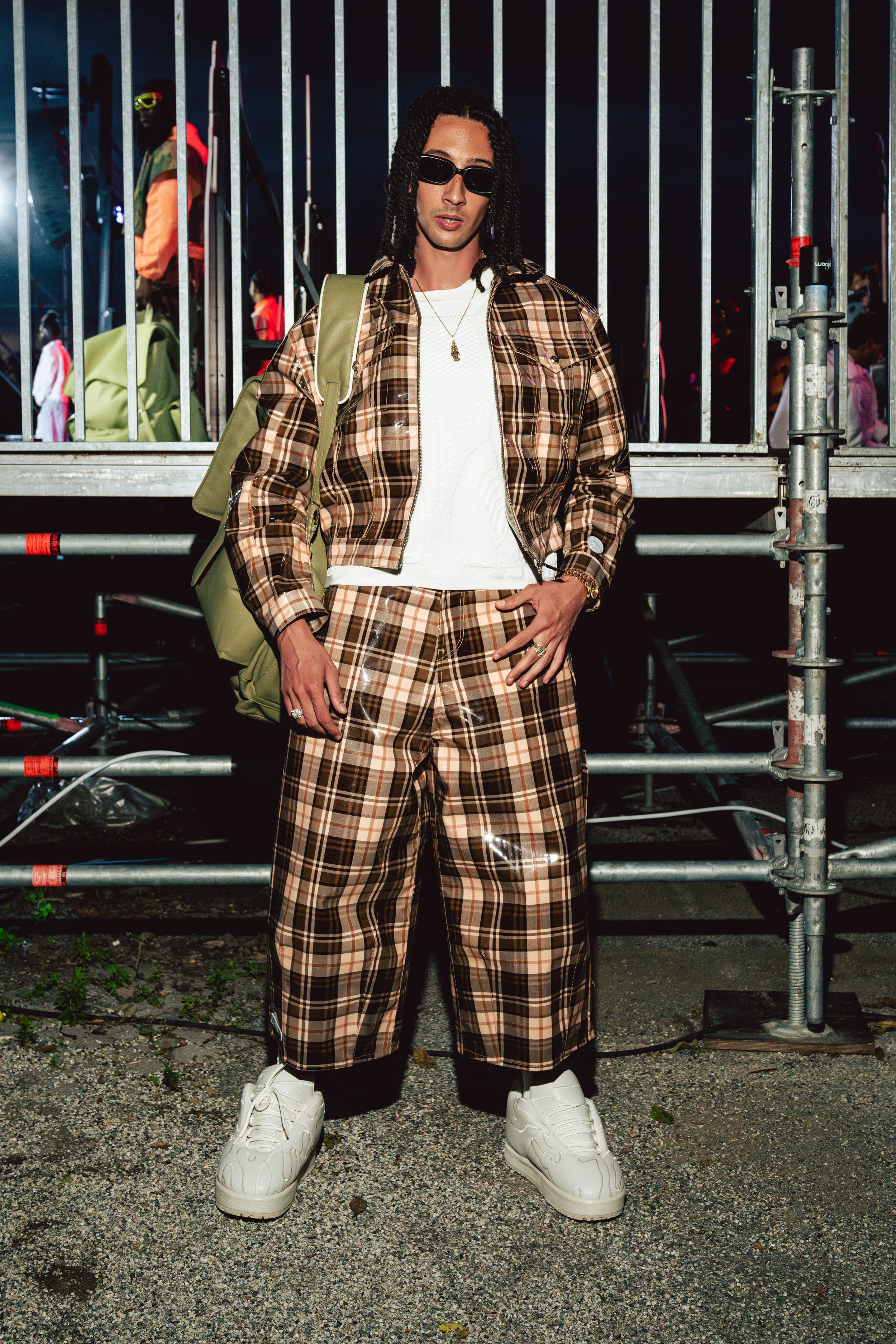 PDF_HOLYMOTOR_SS25_Look 6.jpg