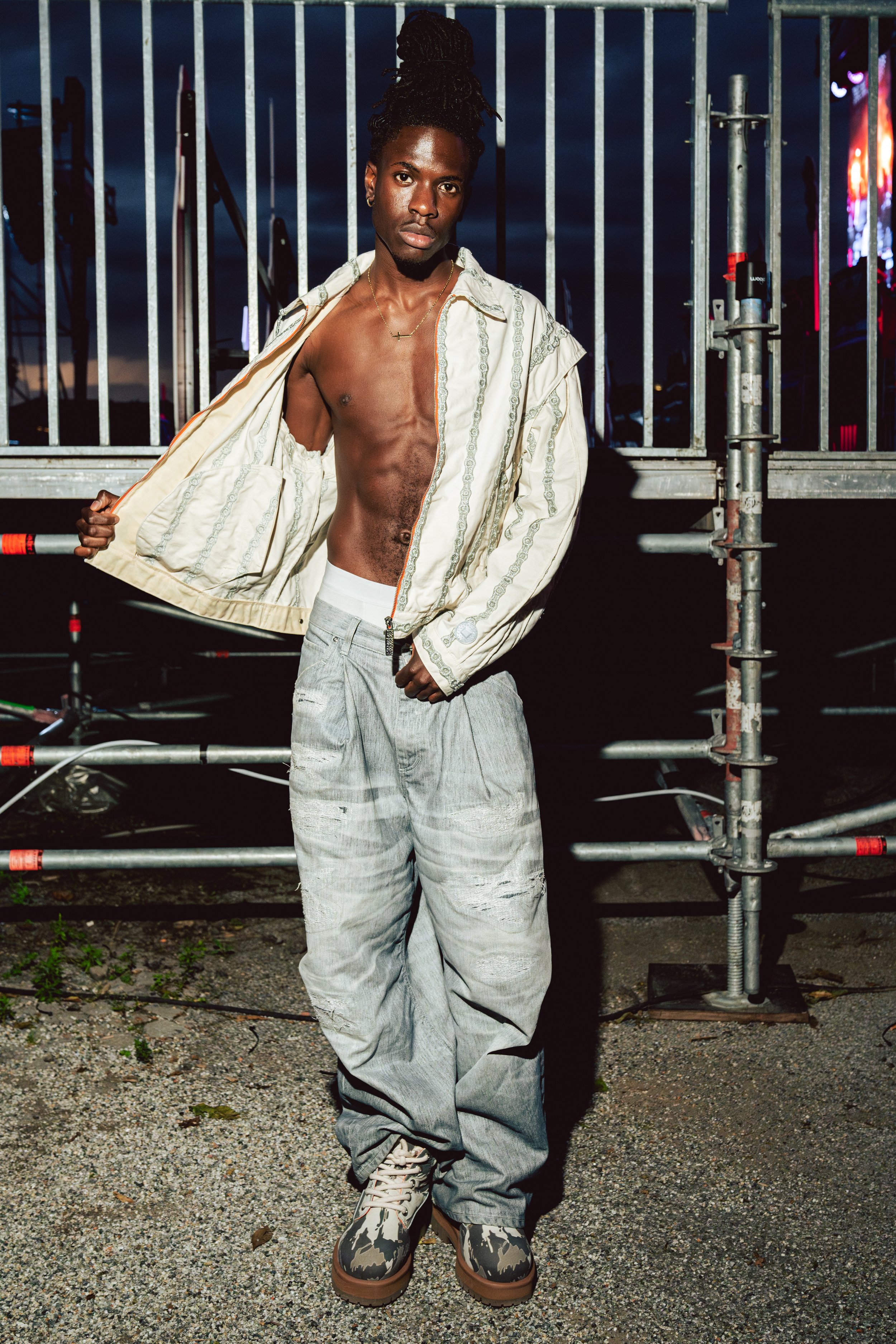 PDF_HOLYMOTOR_SS25_Look 13.jpg