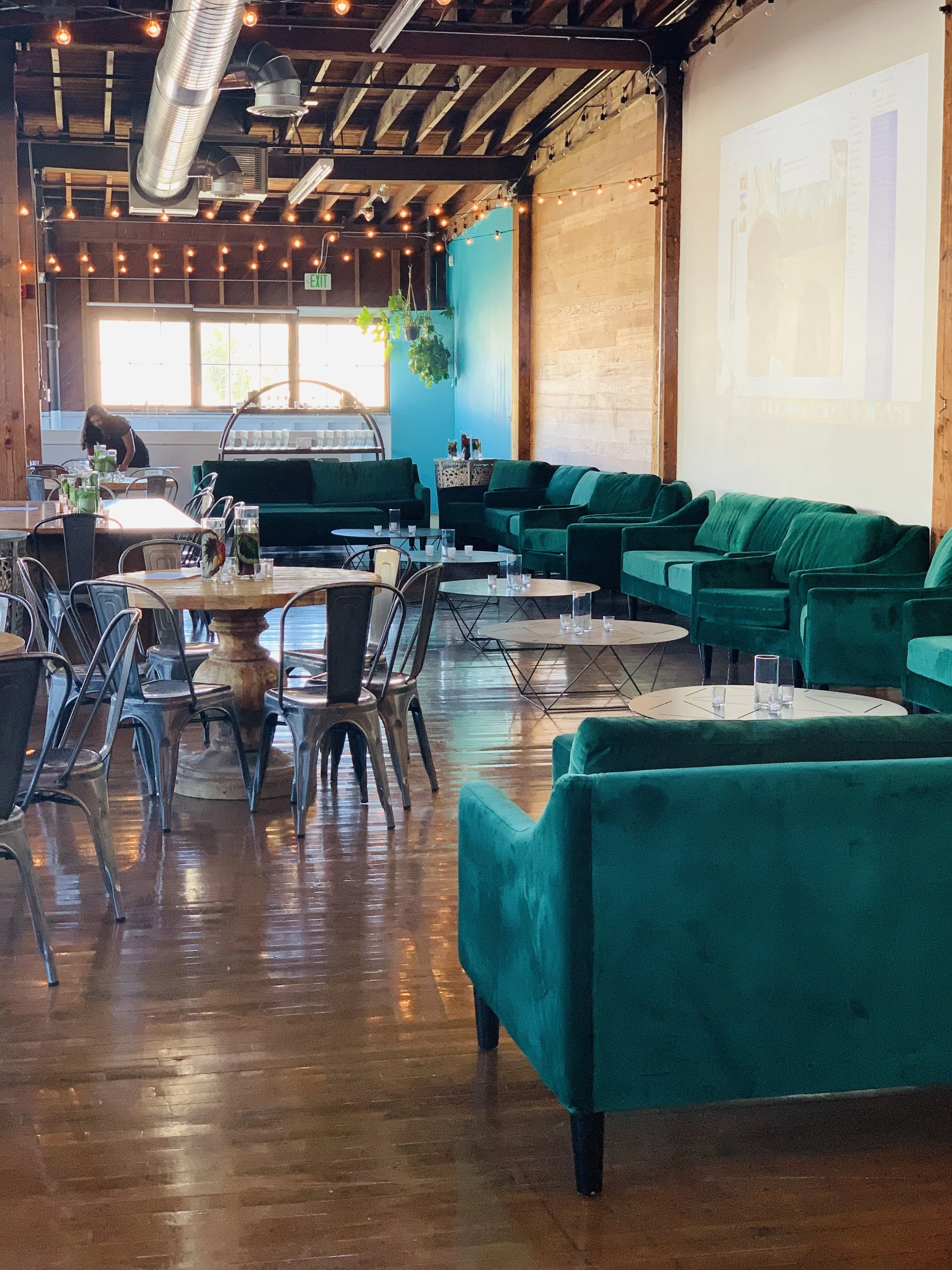 Wedding Color Palette Inspiration: Emerald Green Elegance 