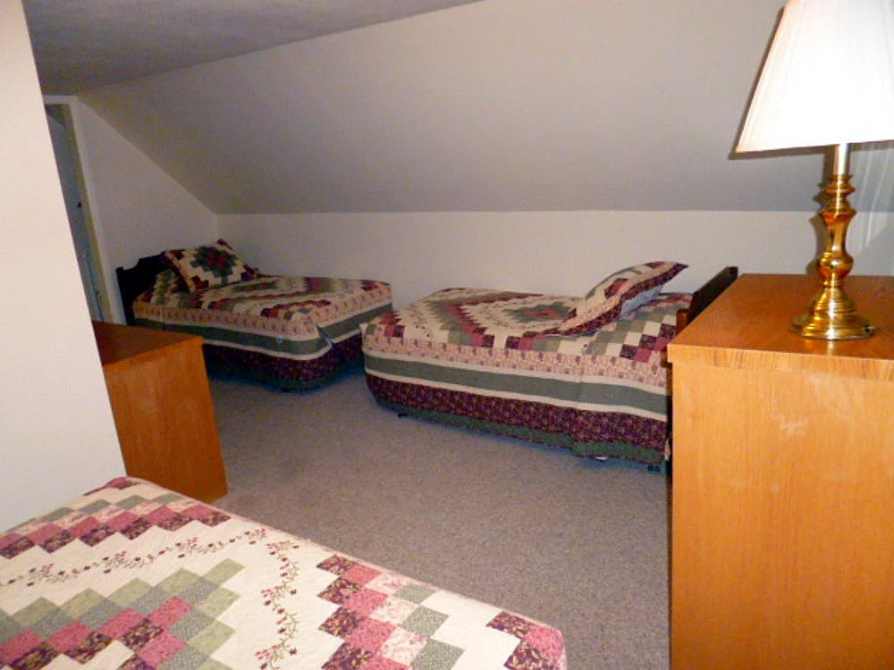 upstairs-bedroom.jpg