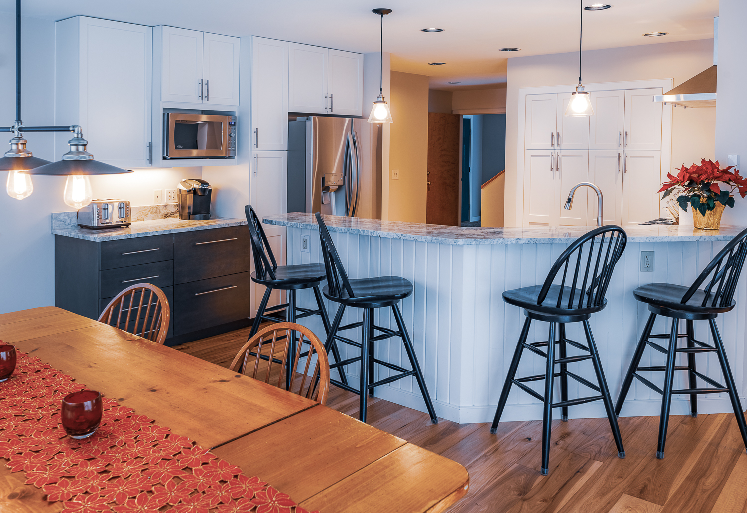 Kitchen with counter.jpg