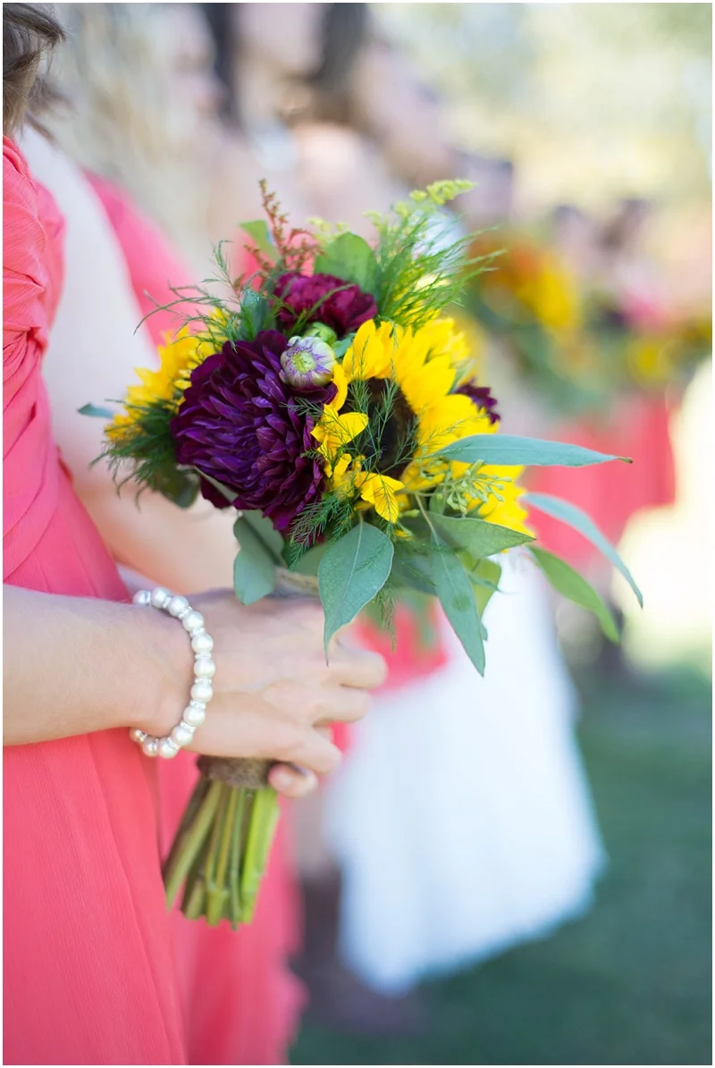 These bouquets were so gorgeous and Lindsey got the perfect side shot during bridal party formals. 
