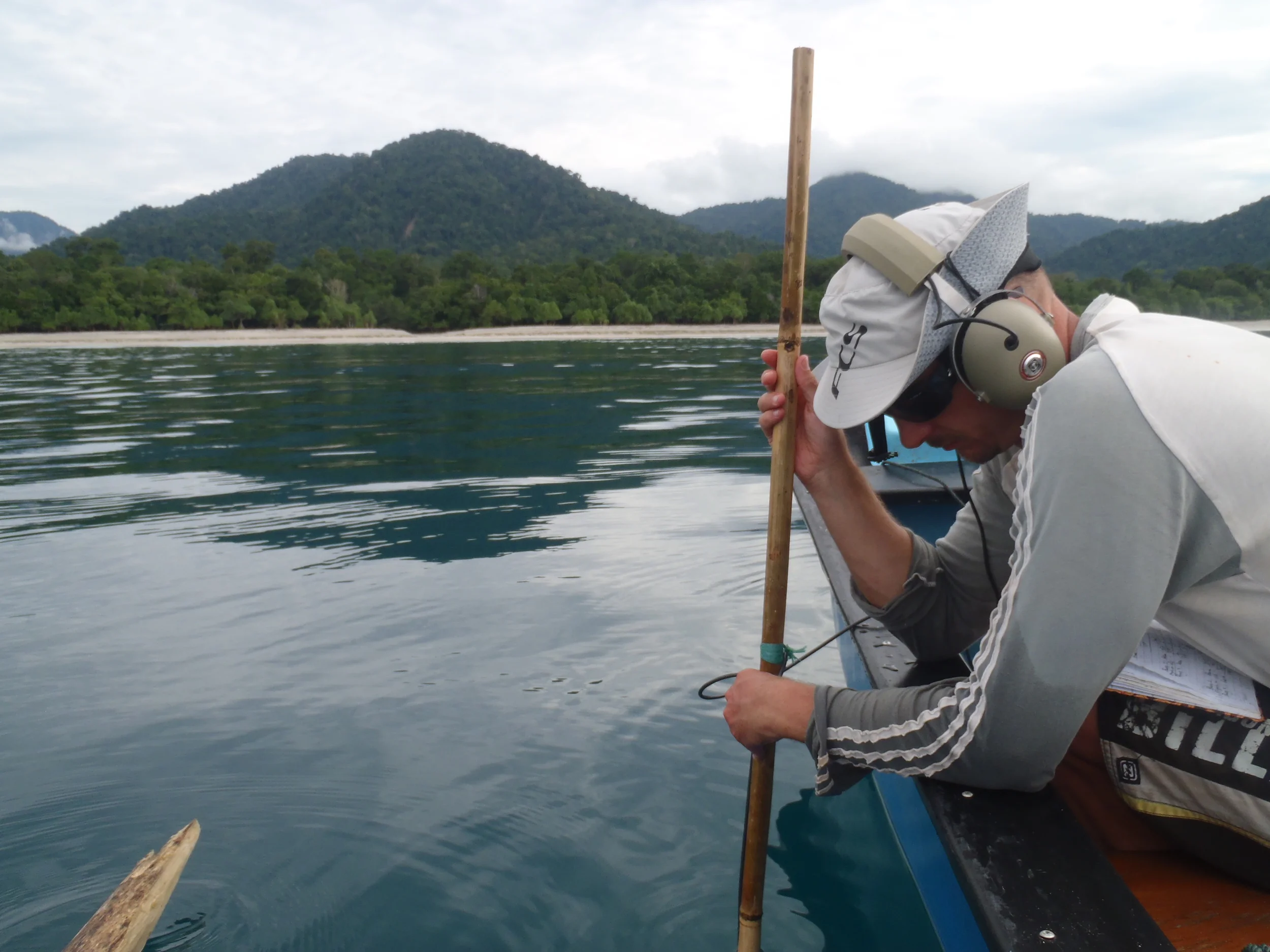   Locating the acoustic pingers with the hydrophone is a matter of skill. After a little practice I was able to find my turtles in 2 to 3 listening stops (no need to switch off the boat engine).   