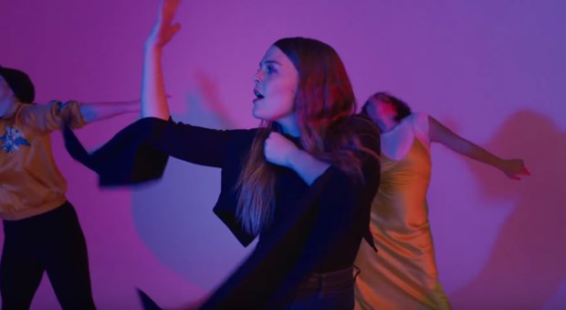 maggierogers-on-off-beelectricstudios-musicvideo-studiorental.jpg
