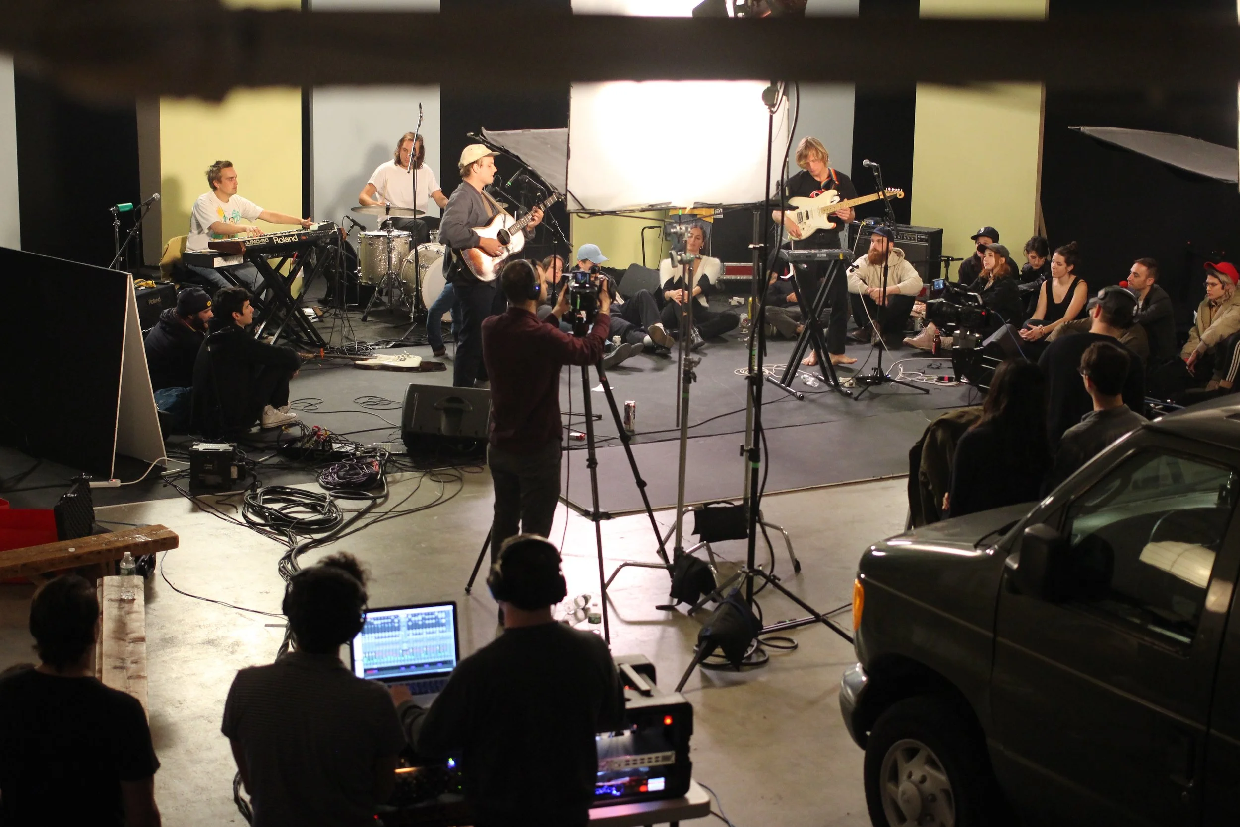 macdemarco-pitchfork-beelectricstudios-livestream.jpg