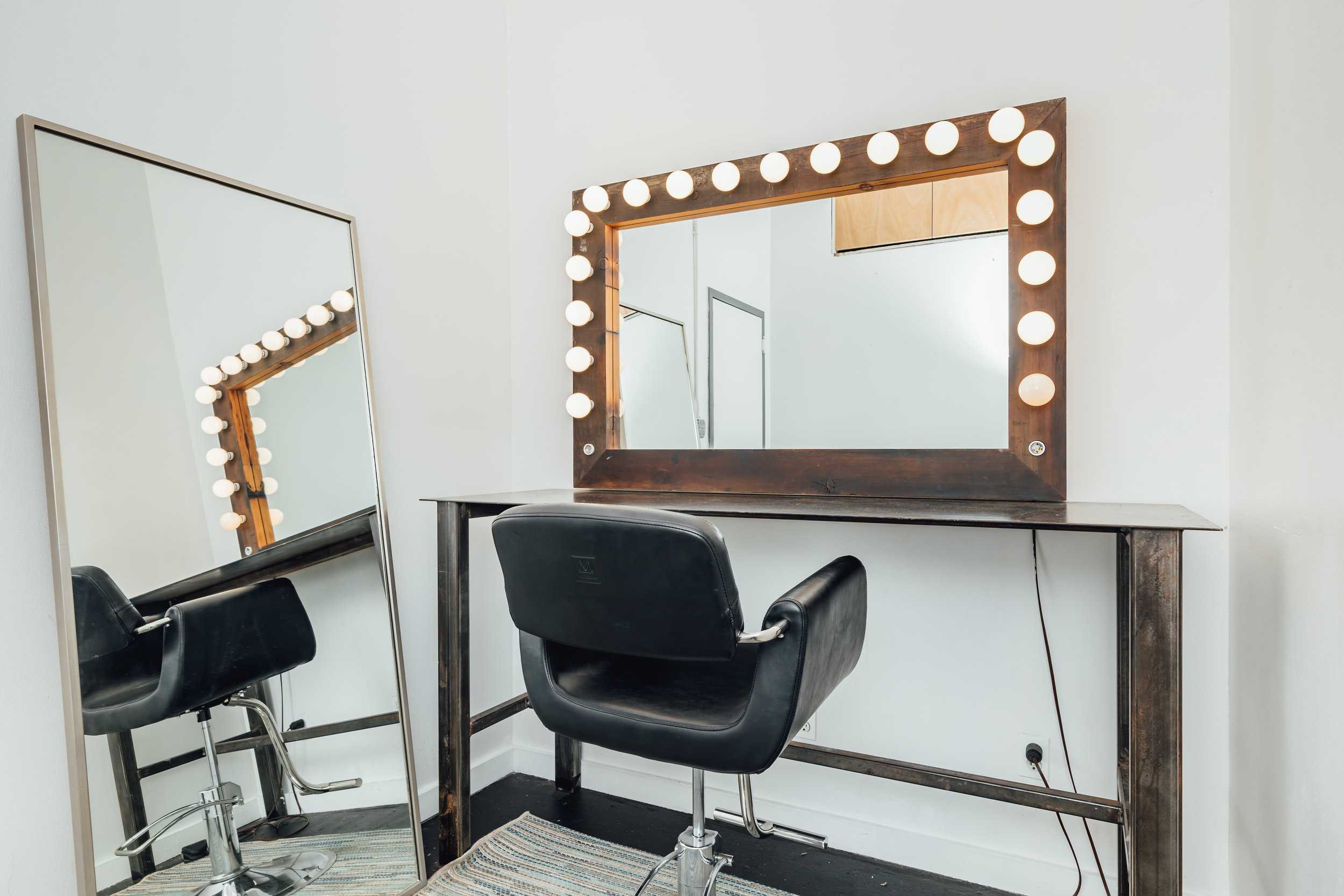 Hair and Makeup Room 2-02.jpg