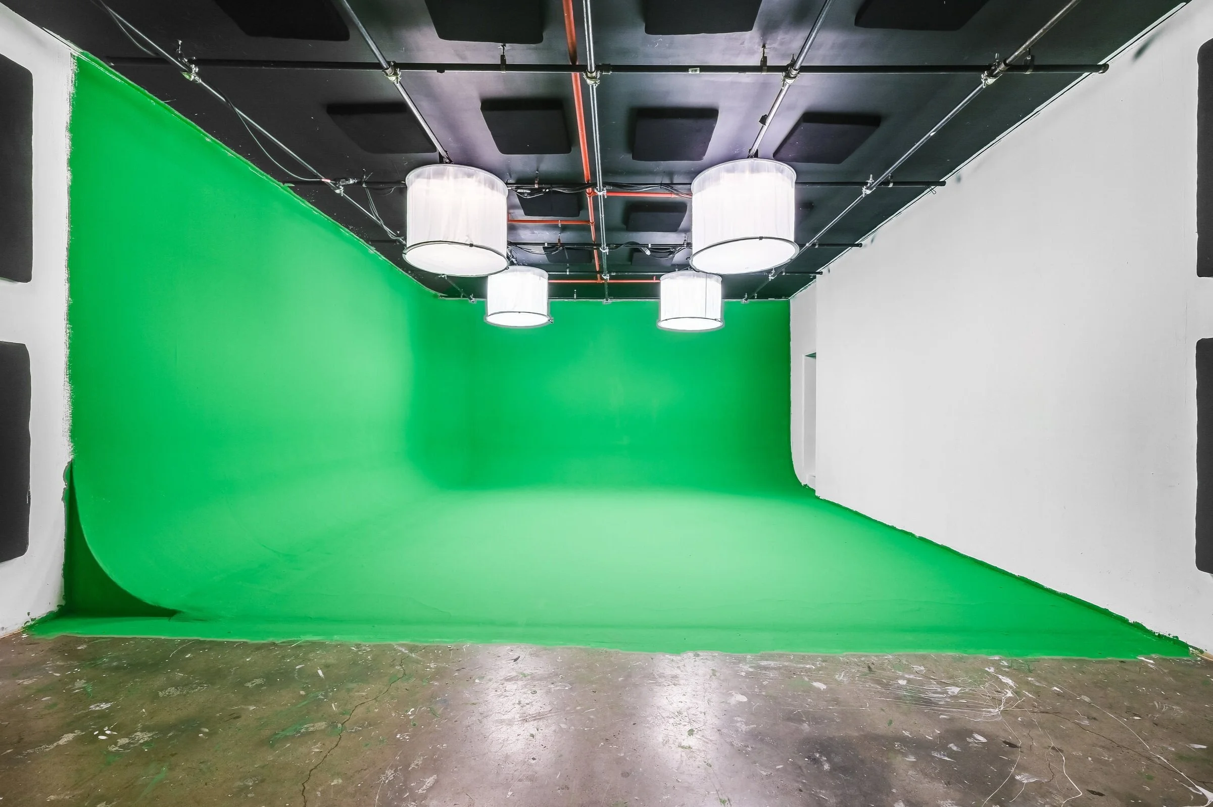 Studios 3+4 Green and White Cycloramas Soundstage, Photo & Film