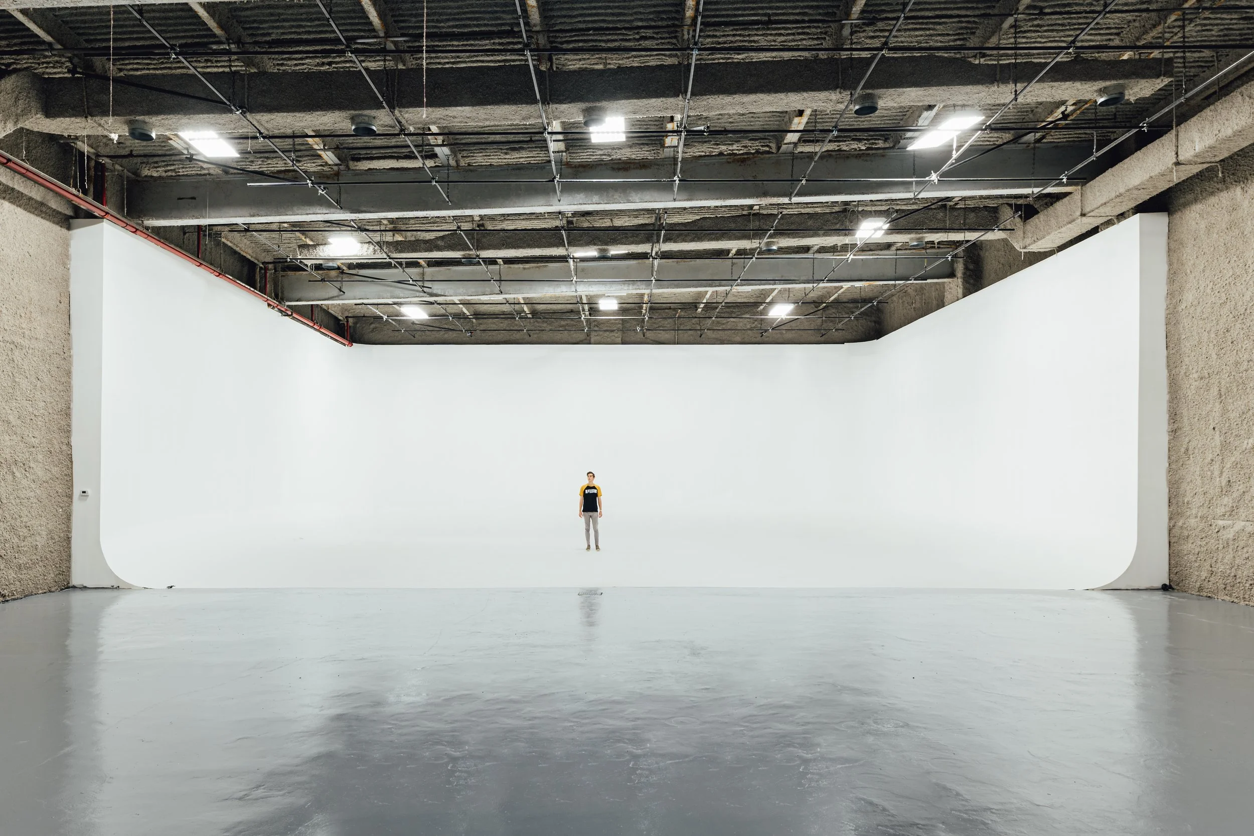 be-electric-huge-soundstage-three-wall-white-cyclorama-nyc.jpg
