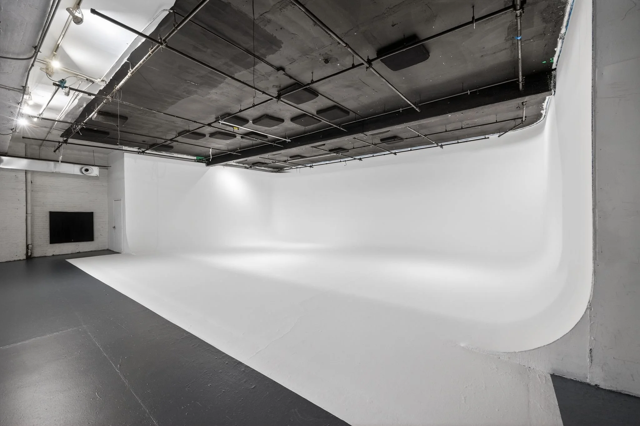Huge Cyclorama, Studio 2 - Film and Video studio rental in Brooklyn, NYC - Be Electric Studios