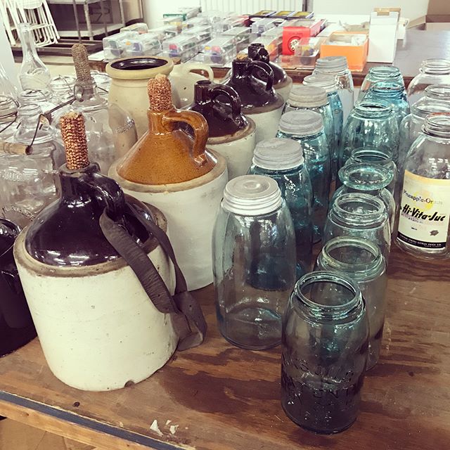 Not interested in toys? That&rsquo;s ok, check out these amazing #antiques that will be on our next online auction! Link to our auction website in bio 
#collectables #jugs #masonjars #vintage #tins