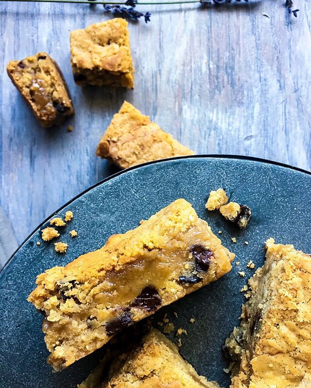 Sometimes epic recipe just never get posted. Like this one. Don&rsquo;t worry I fixed it.

This here are blondies with the sweet nuttiness of tahini and then an ooey gooey center that melts in your mouth. It&rsquo;s not a dream anymore it&rsquo;s an 