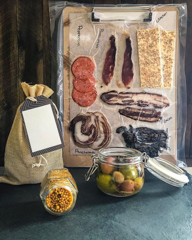 Purim 2019.
Charcuterie by @eatinginflats
Pickled mustard seed and marinated olives by @cookinginheelss
Costumes by no one. We forgot about costumes.
Happy Purim everyone!