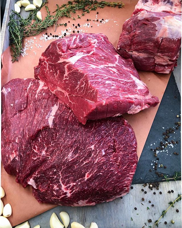 GIVEAWAY!
Guess what? I’ve teamed up with @grandandessex for another awesome giveaway for pesach featuring 3 vacuum packed meats spiced up by me all ready prepped and ready for you to cook up for your pesach meal!
Winner will take home: *Herb and Garlic Standing Rib Roast *Red Wine and Horseradish Delmonico Roast *Balsamic French Roast
Items are kosher for pesach, vacuum packed and ready to cook in your own home!
Head on over to @grandandessex to see how to enter!
#giveaway #contest #grazingtable #beautifulfood #food #meat #flavor #glutenfree #brisket #prepared #eat