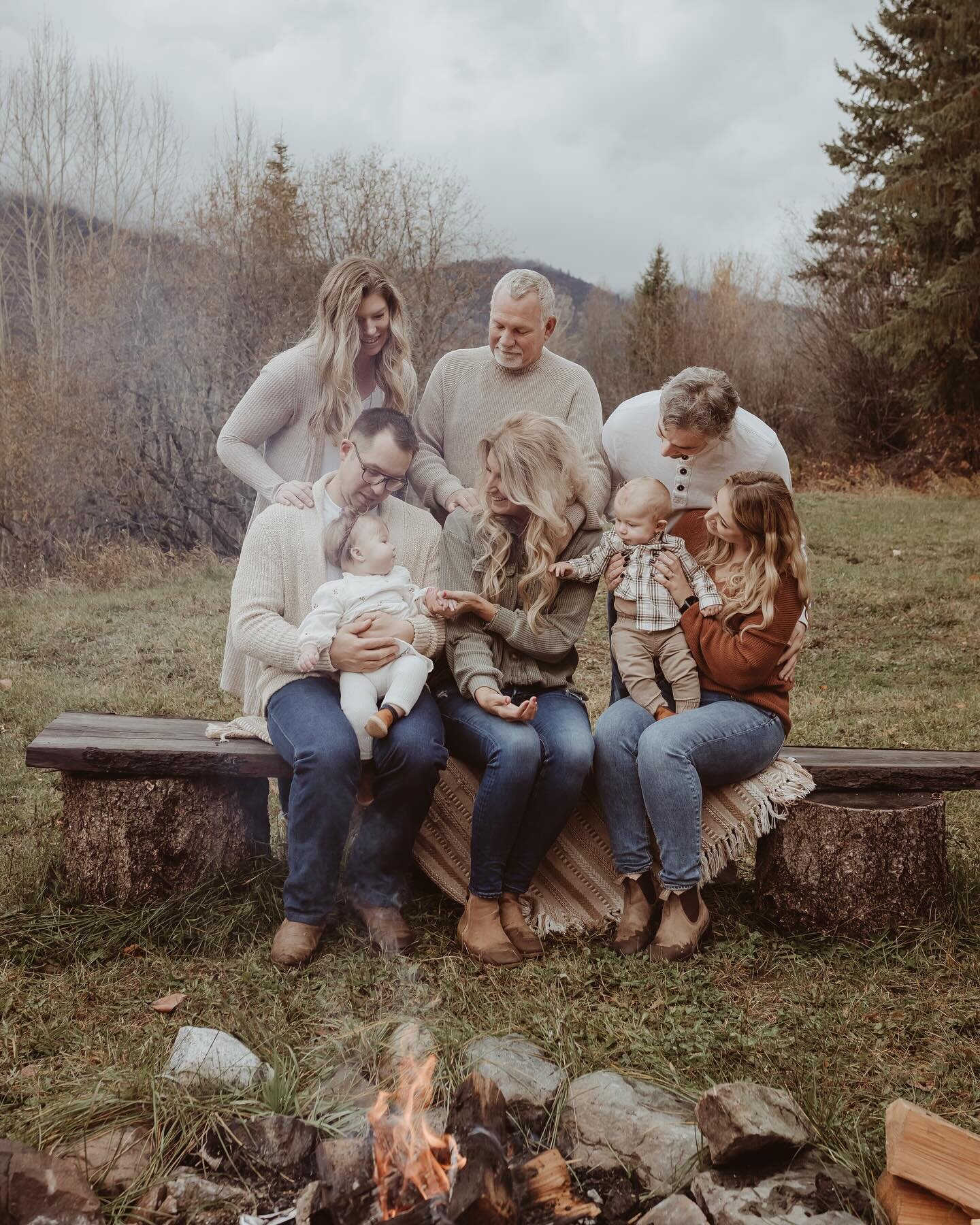 🌟 The real MVPs of life? Family! Sure, my camera is my sidekick, but capturing your crazy, wonderful extended family moments? Now, that&rsquo;s the ultimate masterpiece! 📸💖 From grandparents sharing their wisdom, to adorable grandbabies stealing t