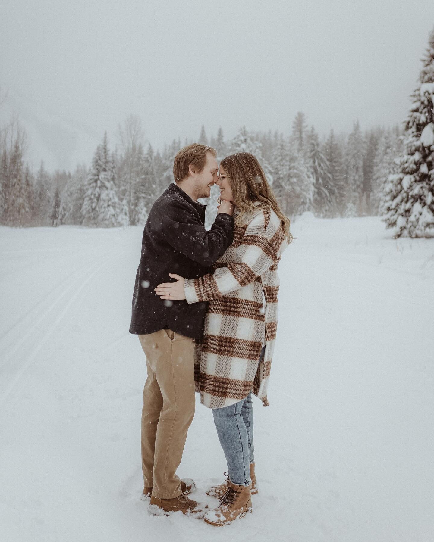 💘 Happy Valentine&rsquo;s Day, you beautiful souls! Capturing your love is my jam &ndash; whether it&rsquo;s the sweet glances during engagement sessions, the &lsquo;I do&rsquo; moments at weddings, or sneaking in those heartwarming parent shots dur