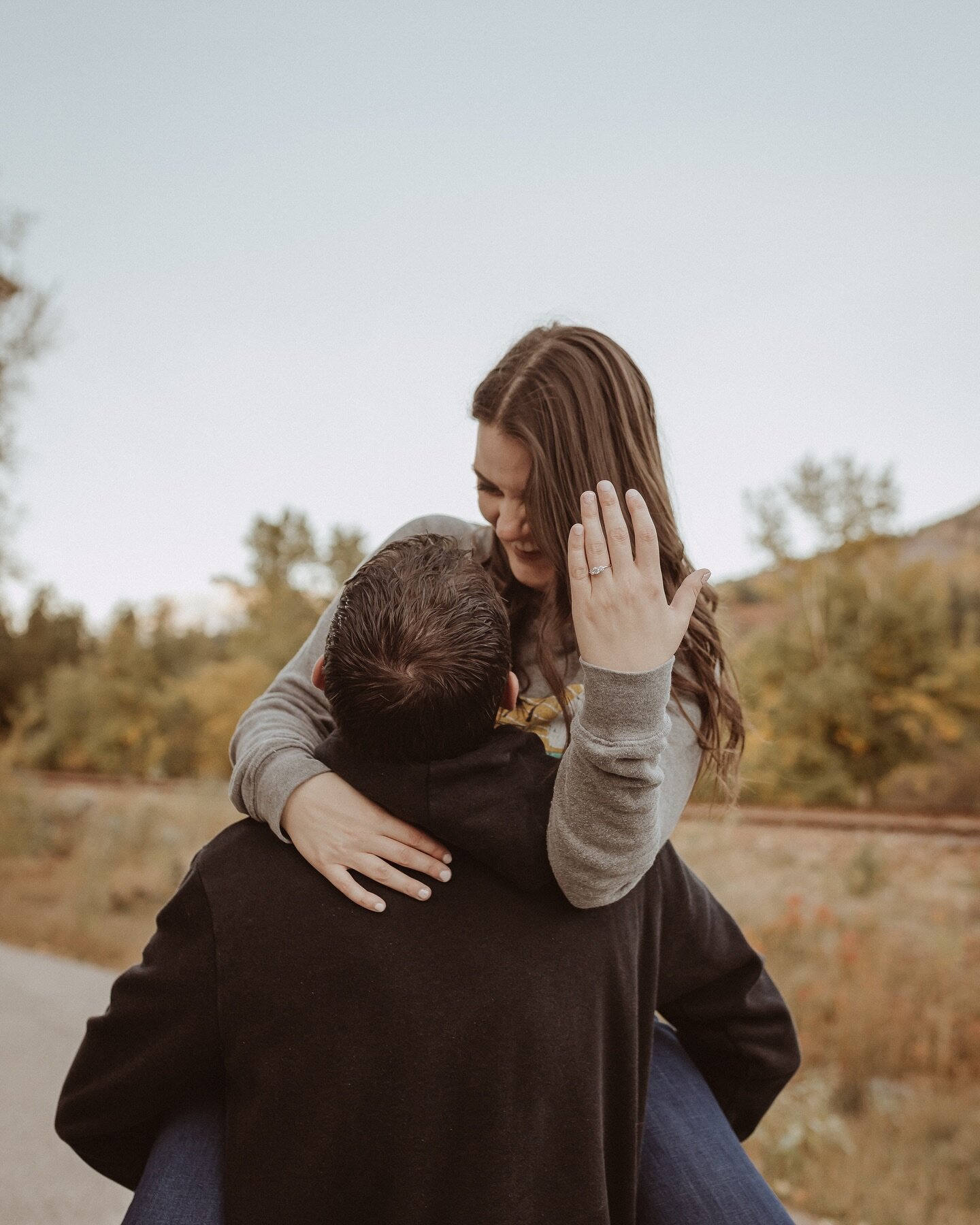 Wedding bells for these two tomorrow! 💍 I am so excited to be kicking off wedding season with J&amp;J for their lakeside nuptials! 

If you&rsquo;re planning a 2024 wedding, I still have a couple key dates available in July and October and ONE Satur