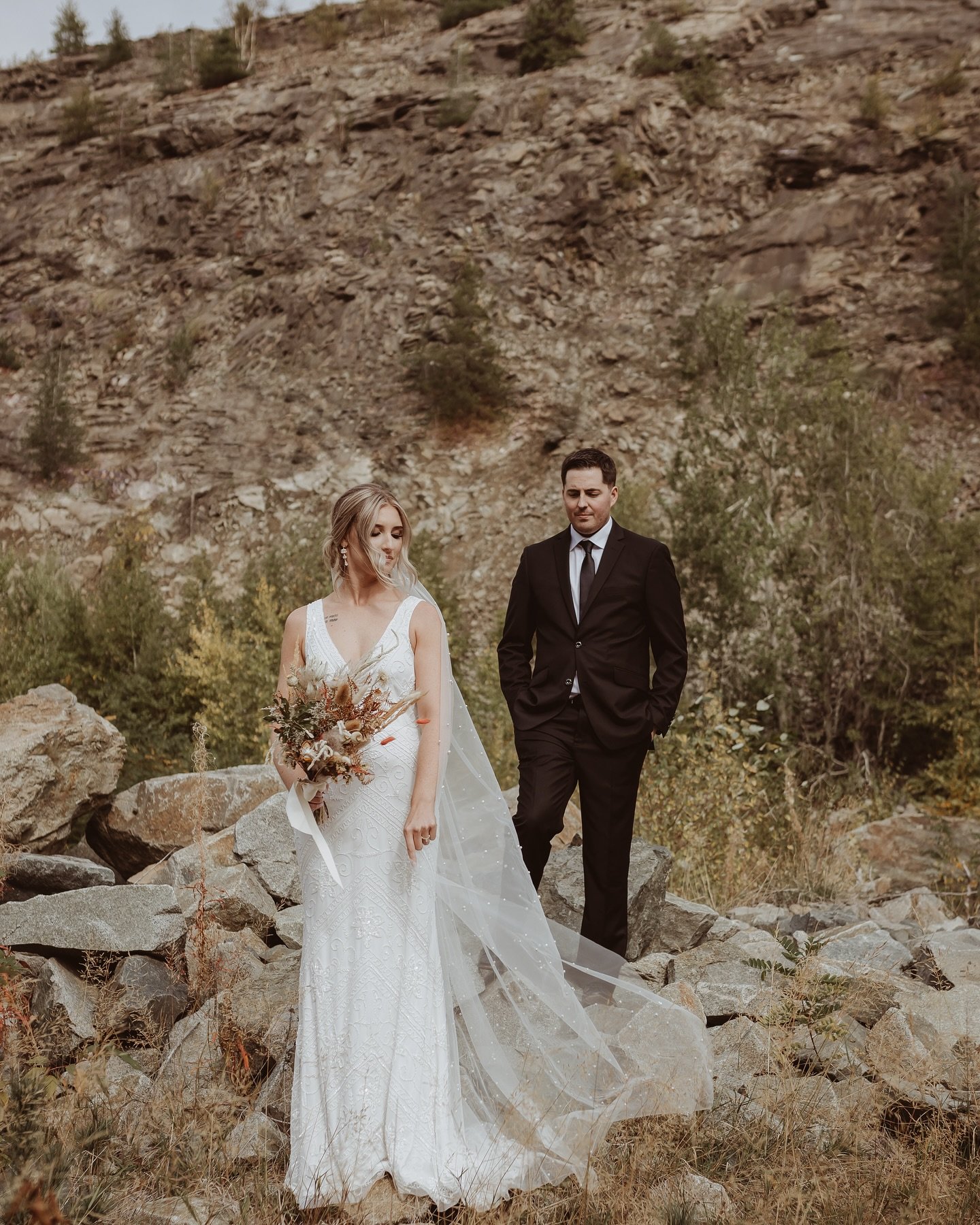 There&rsquo;s true magic in the moments shared between the bride and groom on their wedding day. As a photographer, it&rsquo;s my favorite part of the celebration! 📸💕

During those intimate portraits, time seems to pause, leaving just them lost in 