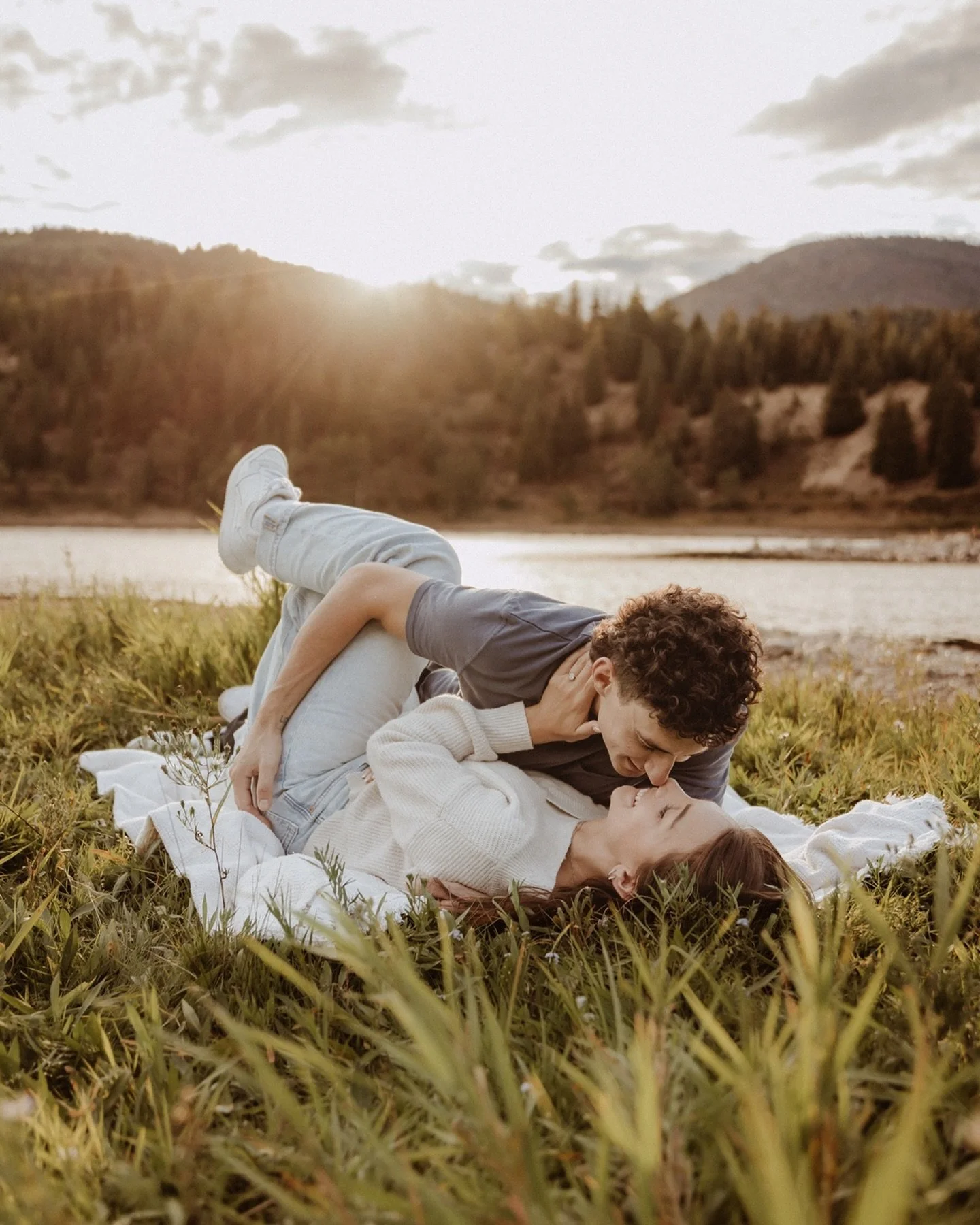 This engagement session felt like the perfect montage from a romance movie—one of those iconic scenes where love takes center stage. And let me tell you, these two absolutely nailed it! Saying I’m excited for their wedding next summer is