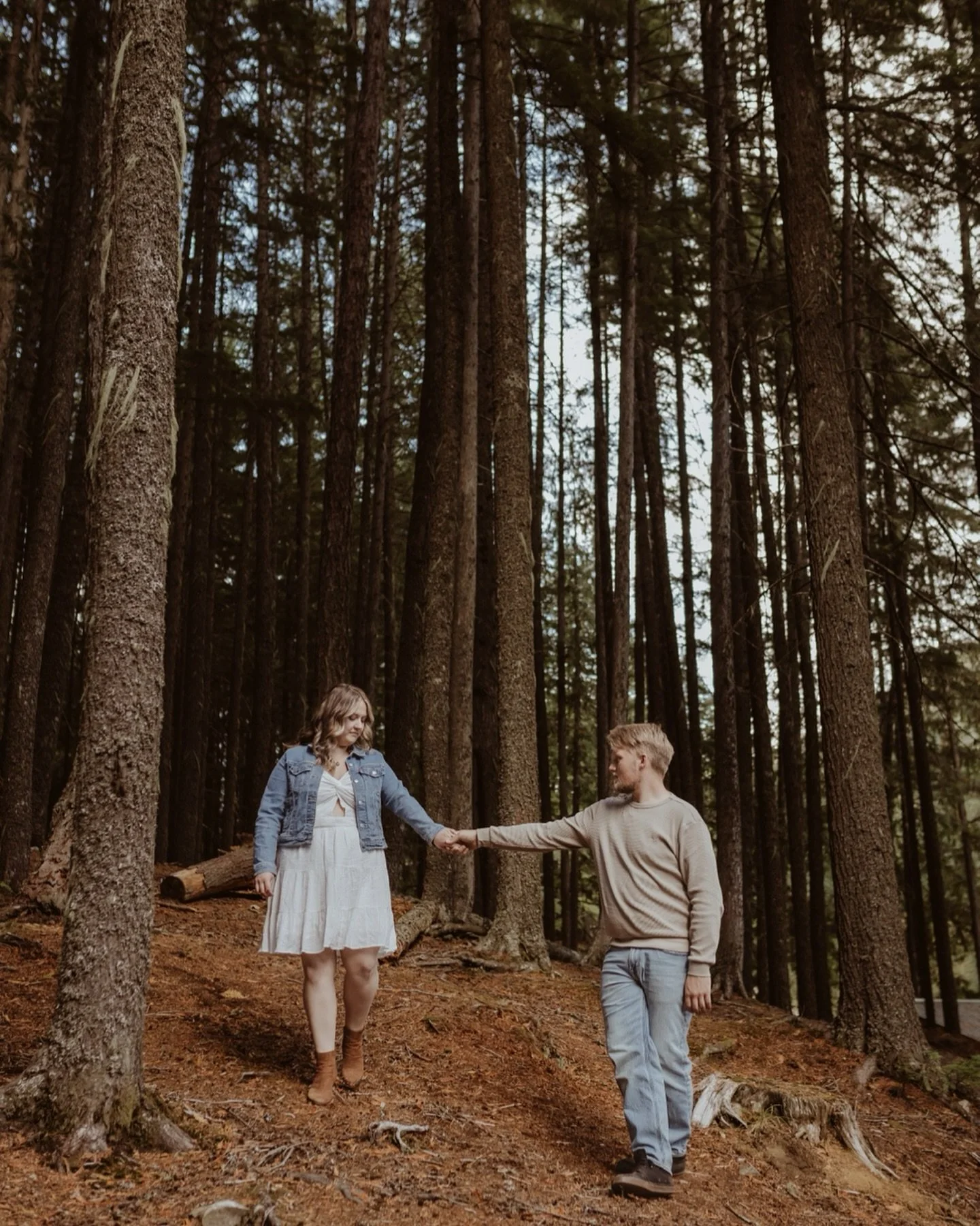 I can’t believe I’ve been capturing these cuties for 5 years now! π₯Ή This year’s session felt extra special because these two went from boyfriend and girlfriend to fiancés!! πβ¨ Watching your love story grow has been such an