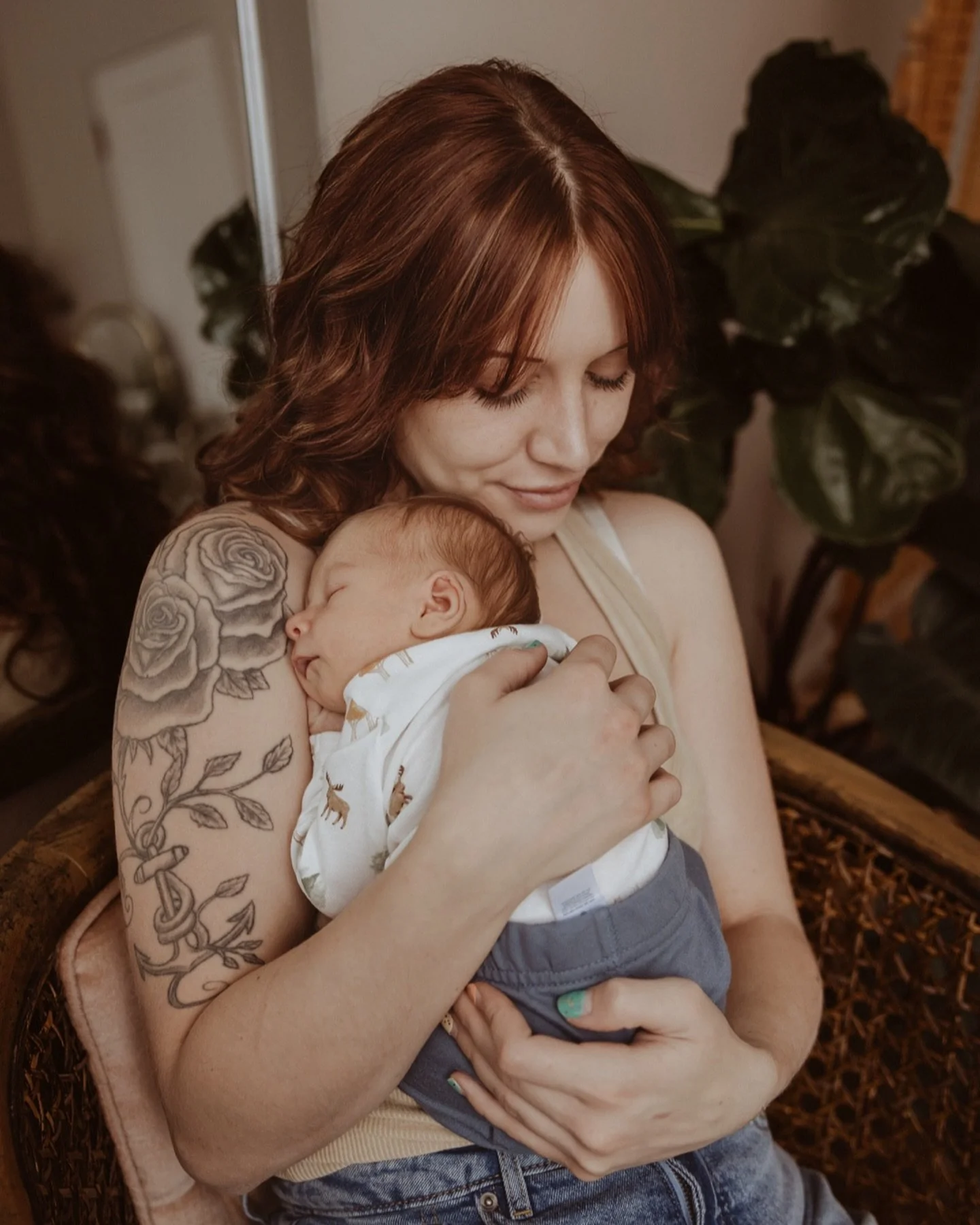 Nothing but pure love radiated from this sweet baby boy’s family. How lucky is he to have two older siblings who will love and watch over him as he growsπThe adoration mom and dad have for all three of their little ones was truly something spe