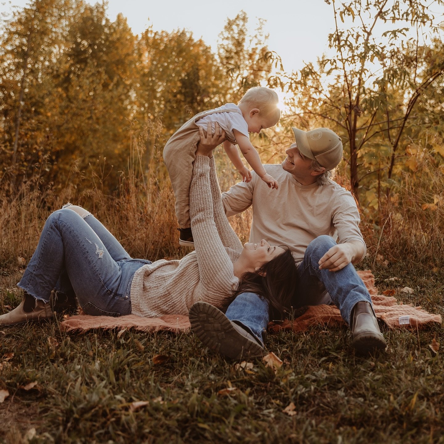Oh October, how glorious you are! 🍂 

It always such a treat to capture this adorable family! This year, featuring the big red tractor, and mini tractor, their little man&rsquo;s favourite toy! See stories and/or highlights for more 🚜

#kootenayoho