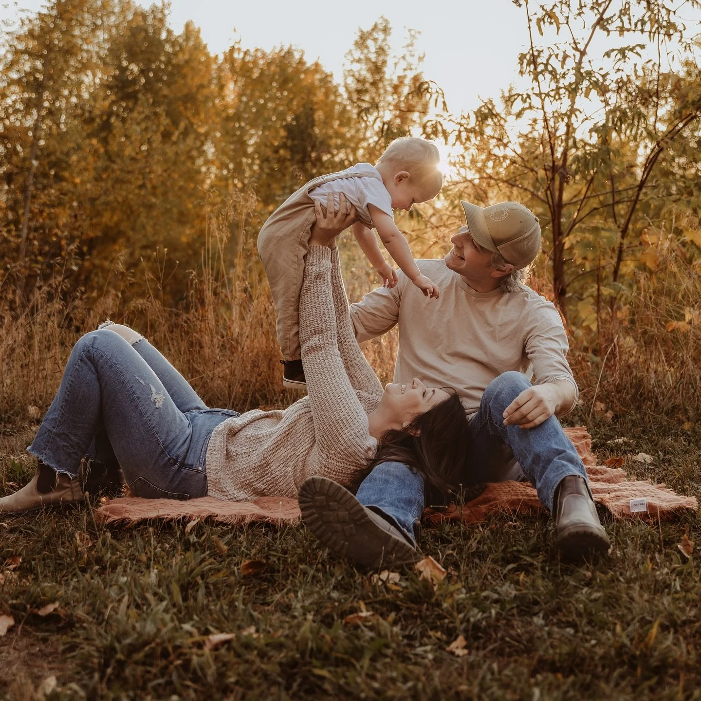 Oh October, how glorious you are! π 
It always such a treat to capture this adorable family! This year, featuring the big red tractor, and mini tractor, their little man’s favourite toy! See stories and/or highlights for more π
#kootenayoho