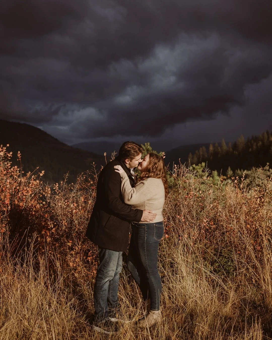 Rain pouring down, a spotlight cutting through the storm, thunder rolling across a tumultuous sky—and a sleek little sports car stealing the show. This session had all the drama, and it was absolutely spectacular!
It’s the perfect remind