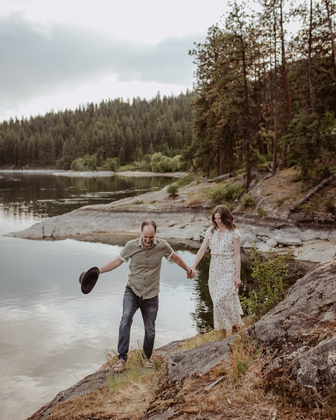 Wildly in love, wrapped in golden light, and dancing to their favourite tunes with the lake and mountains behind them&hellip; this sunset session was something special. 

Tender, joy-filled, and effortlessly them, the kind of love that feels easy and