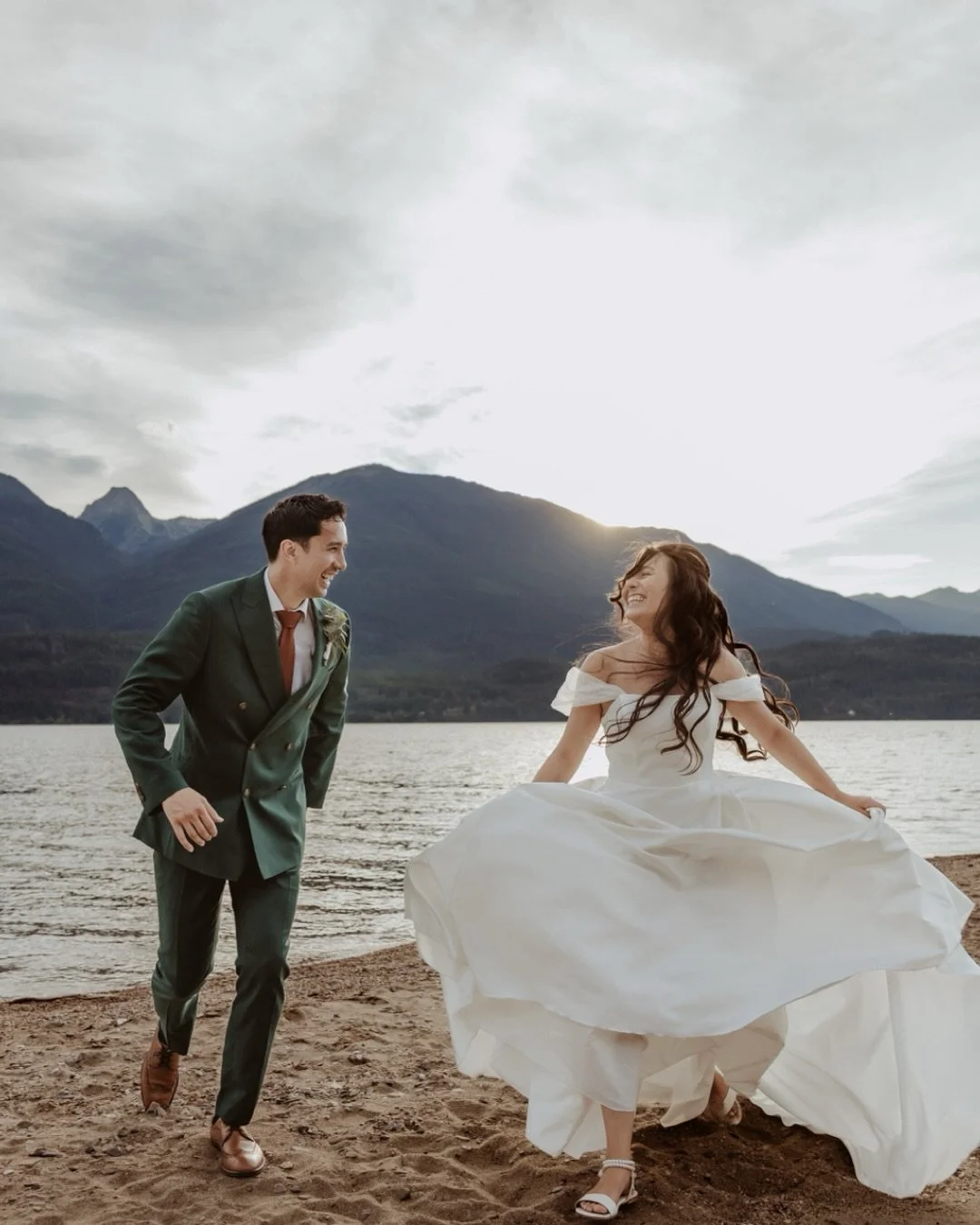 There&rsquo;s something extra magical about saying &ldquo;I do&rdquo; in a place that already holds so much meaning. Moss-covered rocks, a secret little forest nook, sunset by the lake&hellip; it truly felt like stepping into a real-life fairytale. A