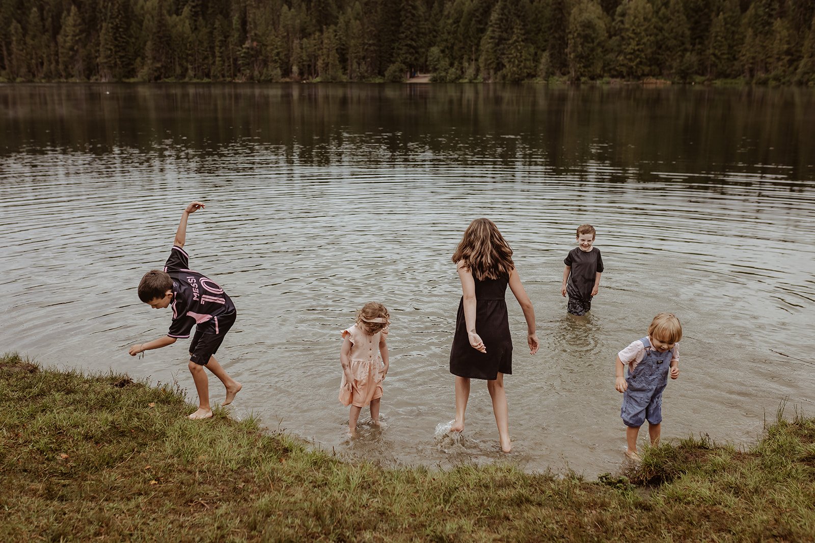 Summers spent splashing in the lake - Champion Lakes