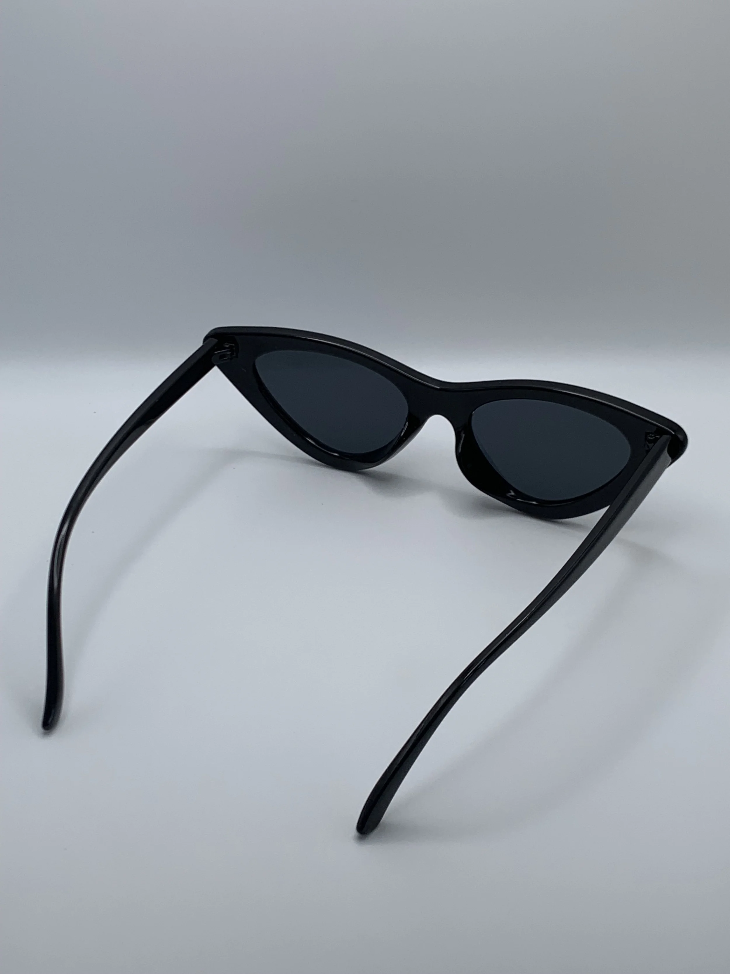 Betty sunglasses in Black.JPG