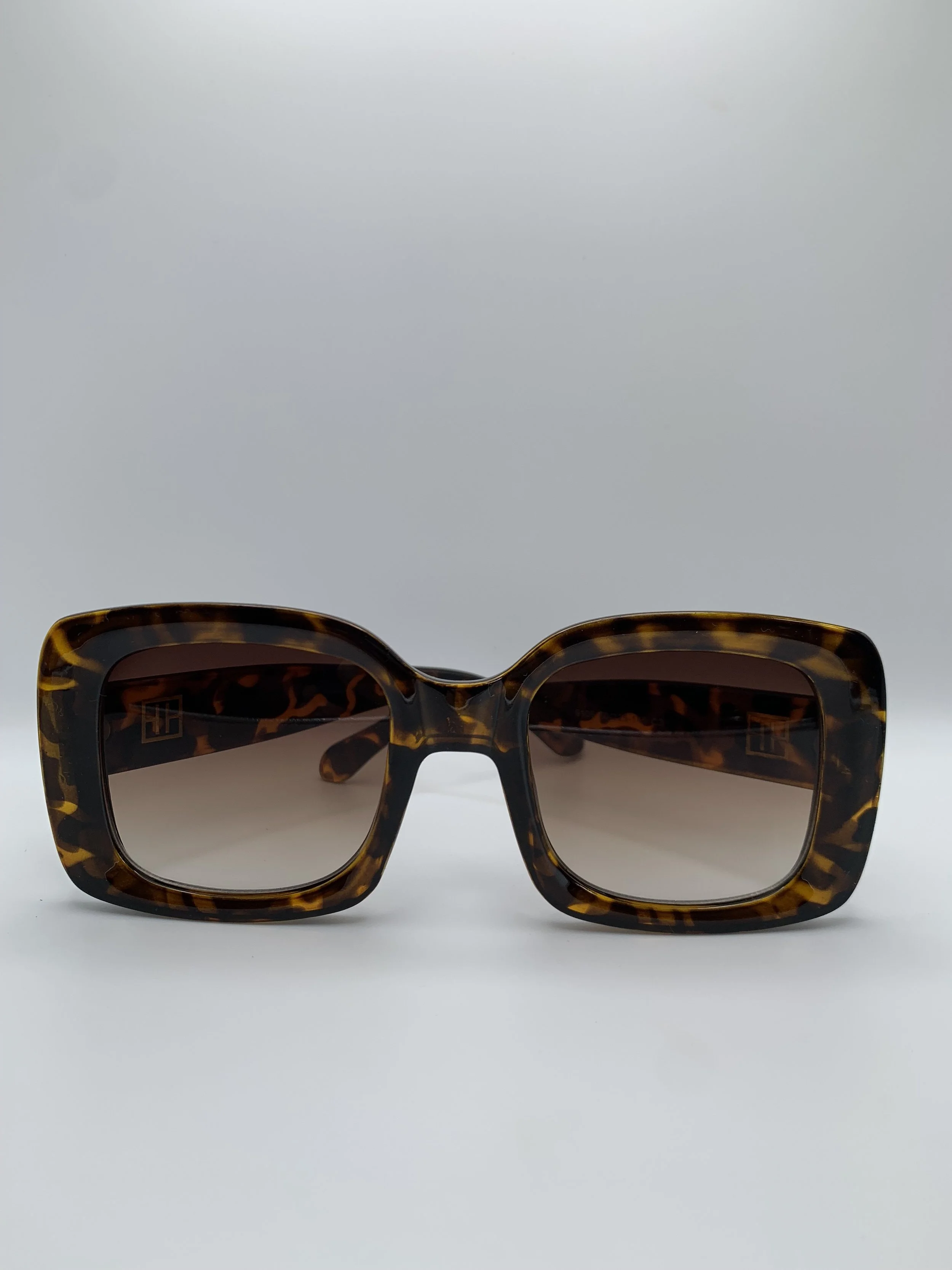 Elizabeth Sunnies.JPG